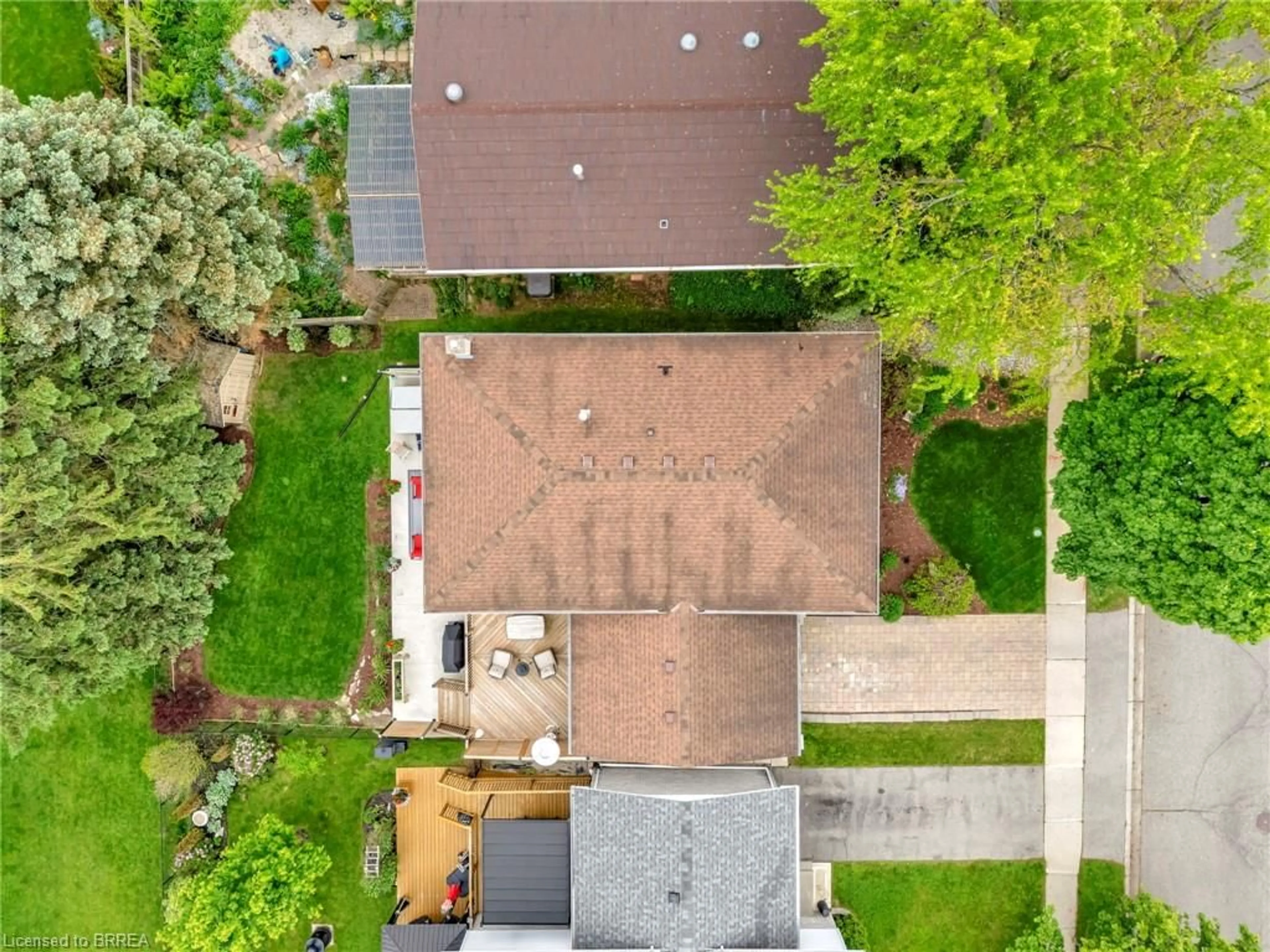 A pic from outside/outdoor area/front of a property/back of a property/a pic from drone, street for 47 Myrtleville Dr, Brantford Ontario N3V 1C1