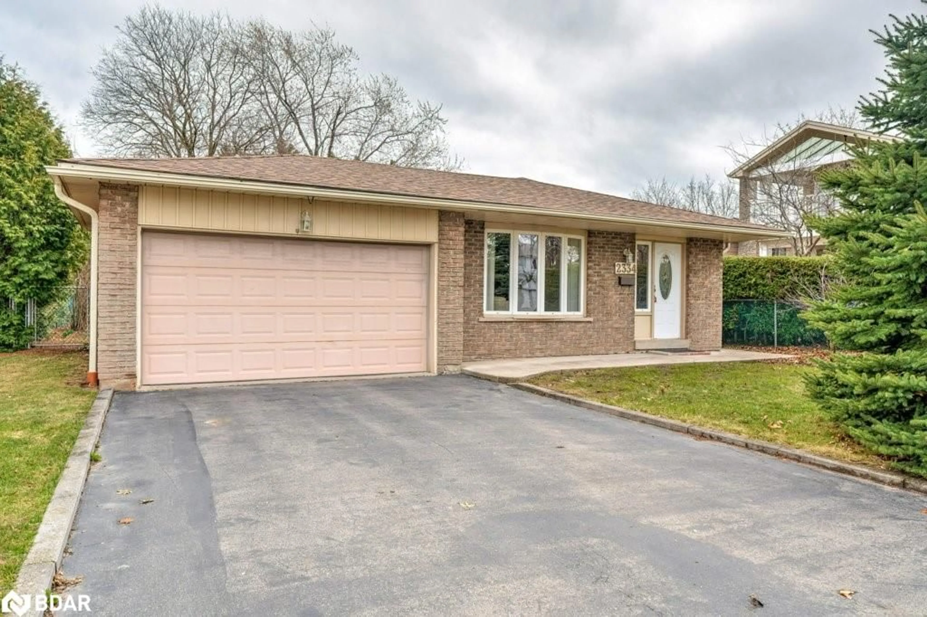 Home with brick exterior material, street for 2334 Wyandotte Dr, Oakville Ontario L6L 2T6