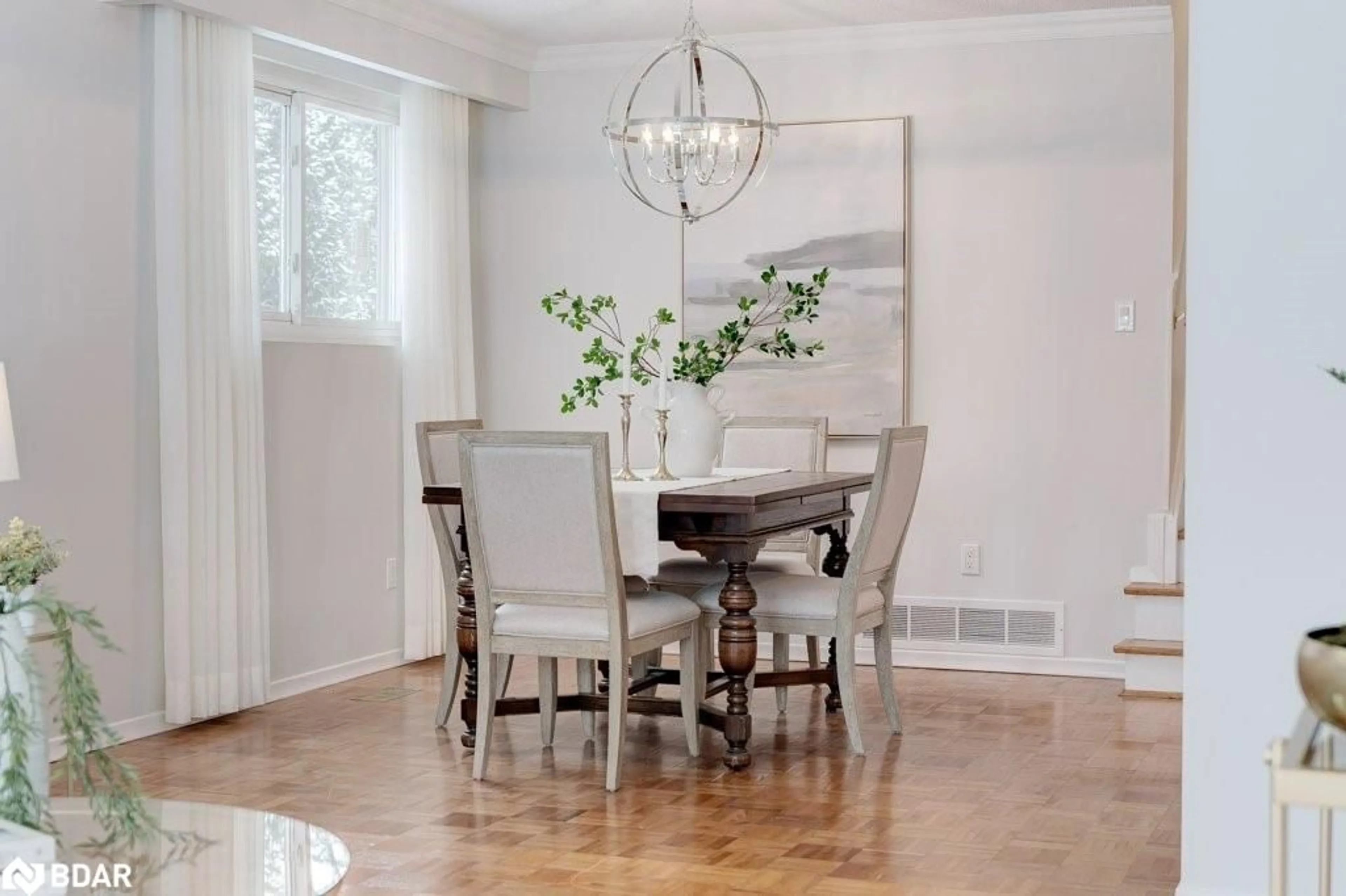 Dining room, wood/laminate floor for 2334 Wyandotte Dr, Oakville Ontario L6L 2T6