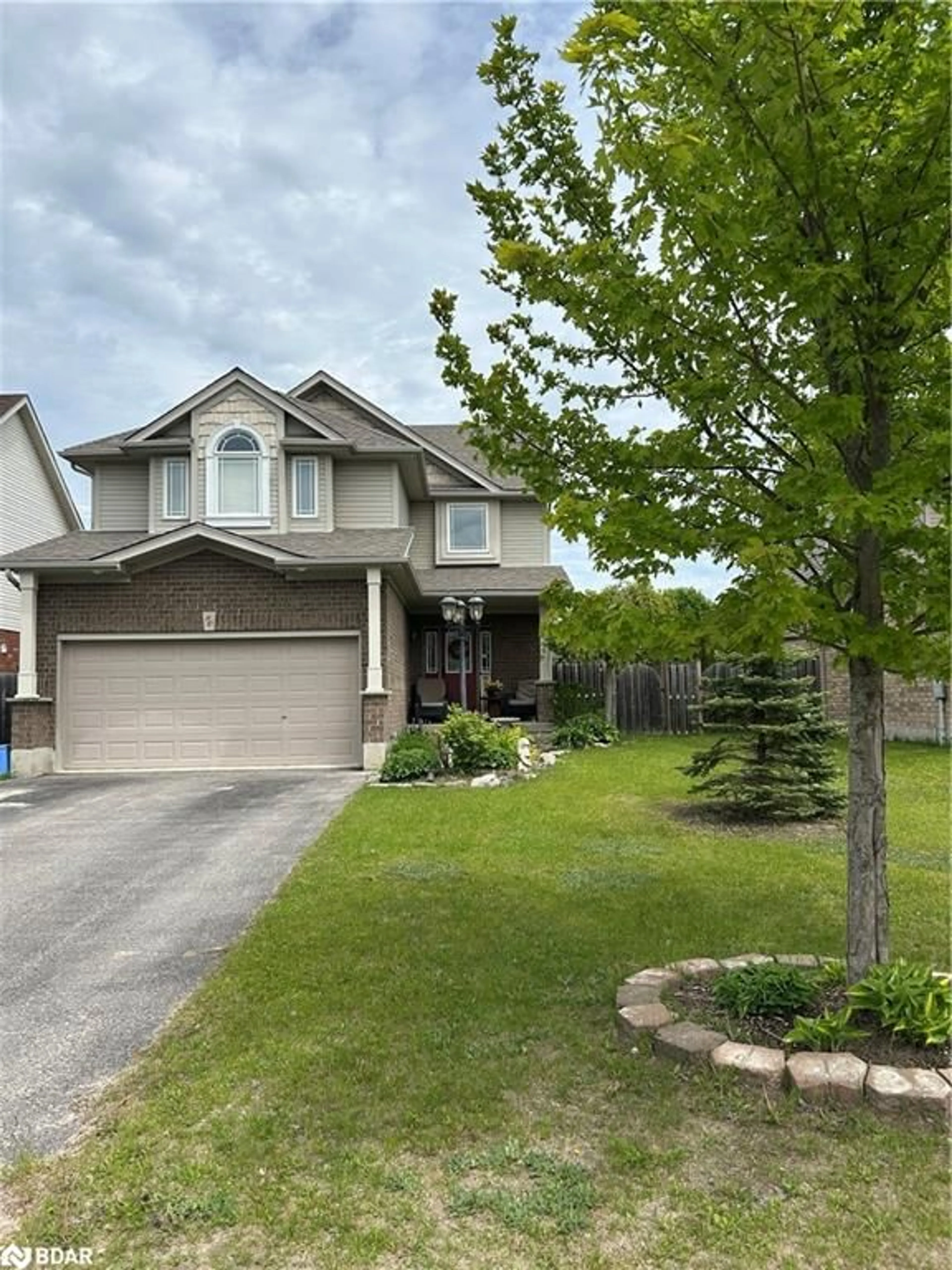 Home with vinyl exterior material, street for 80 Armeda Clow Crescent Cres, Angus Ontario L3W 0H6