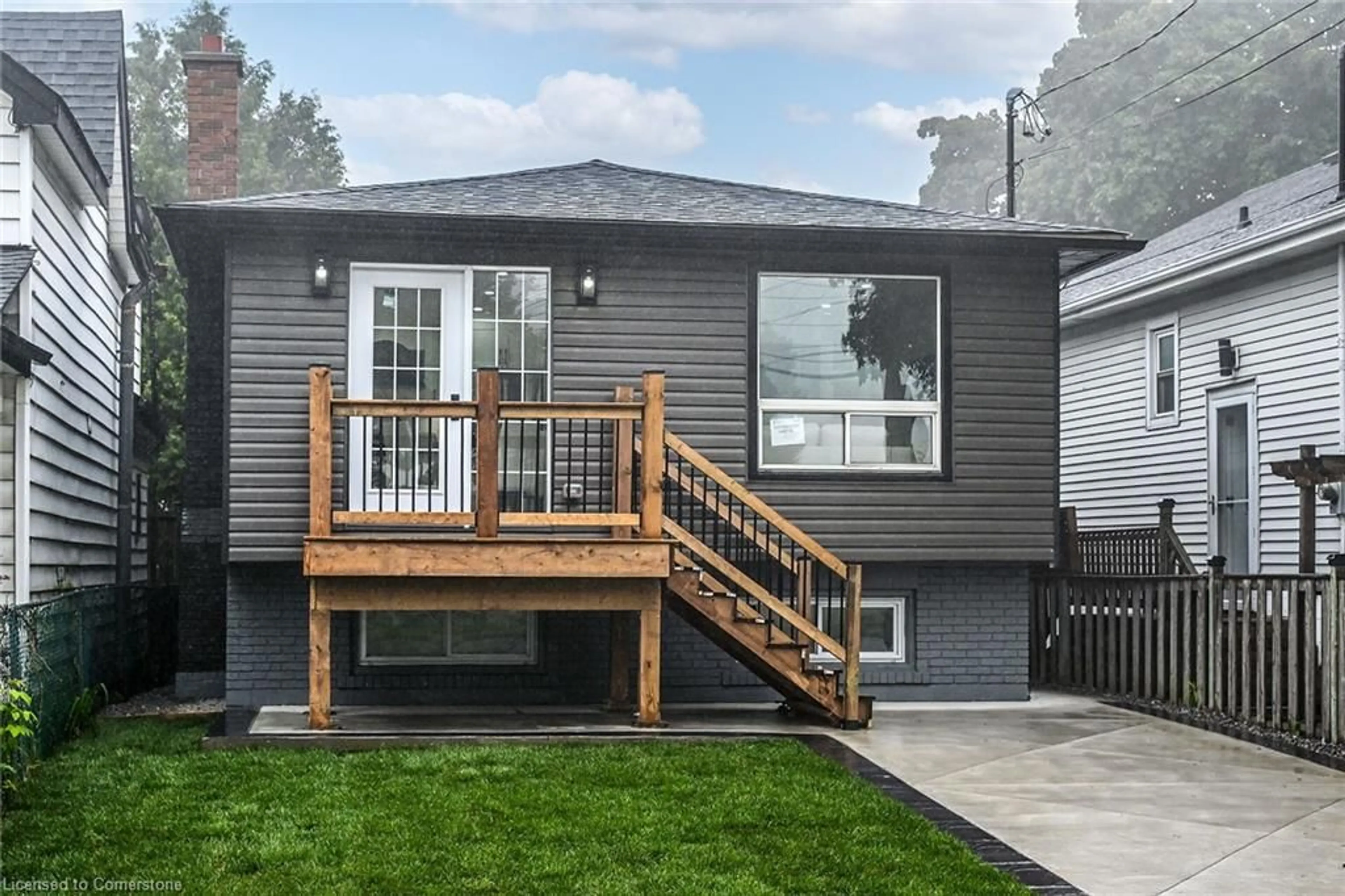Home with vinyl exterior material, street for 944 Concession St, Hamilton Ontario L8V 1G2