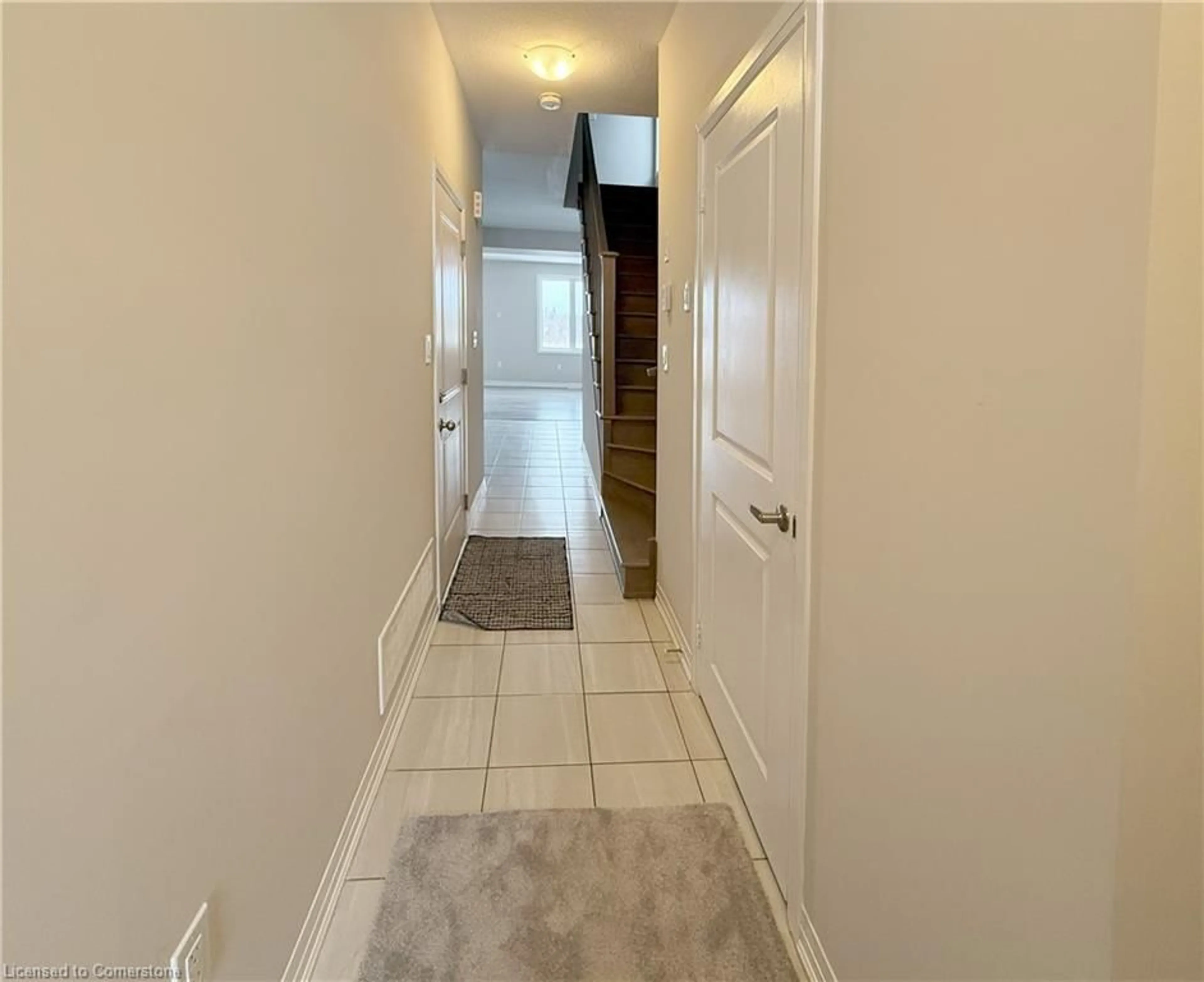 Indoor entryway for 40 Middleton St, Oxford Ontario N0M 2M0