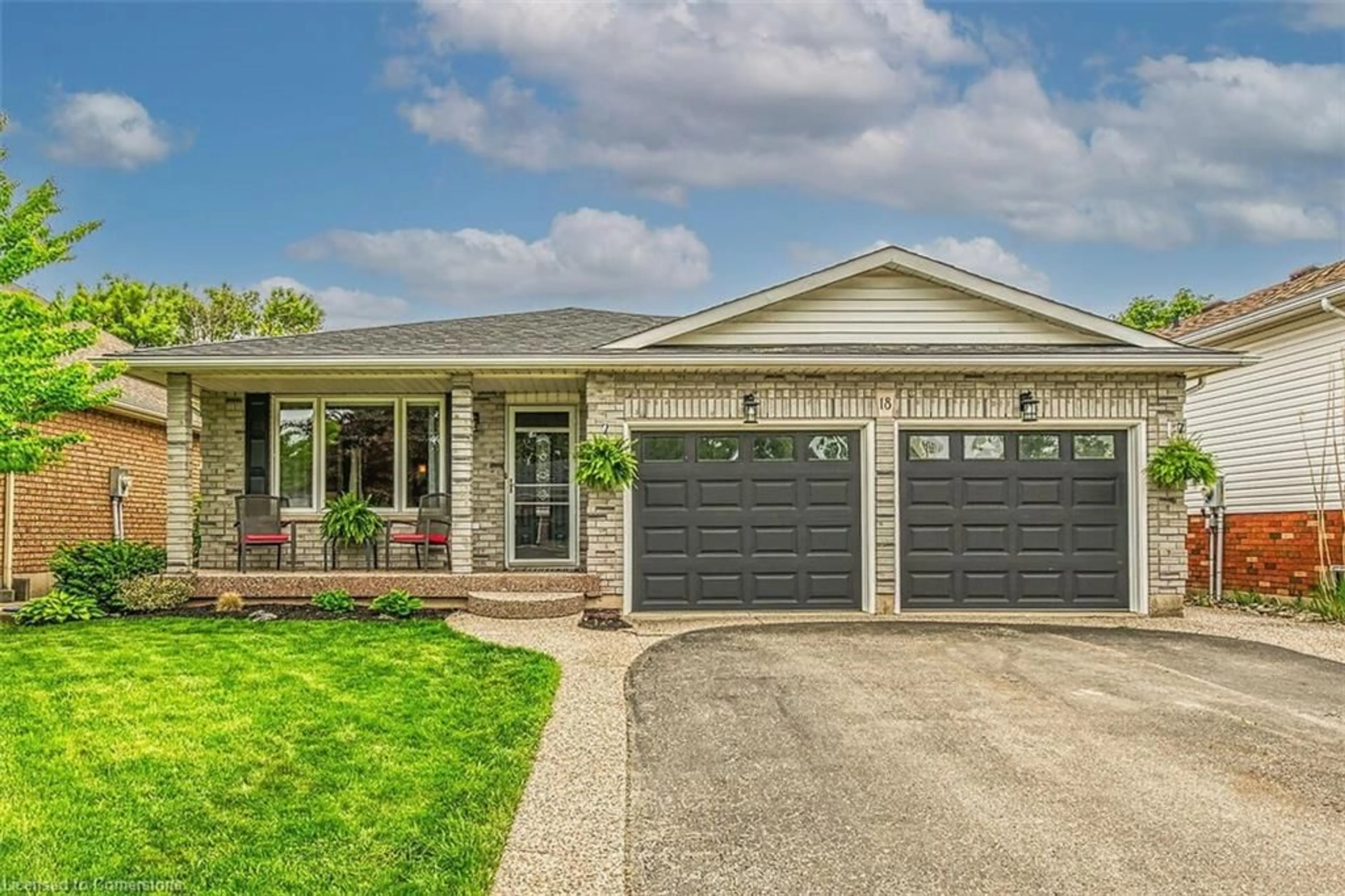 Home with vinyl exterior material, street for 18 Jamieson Dr, Caledonia Ontario N3W 2K6