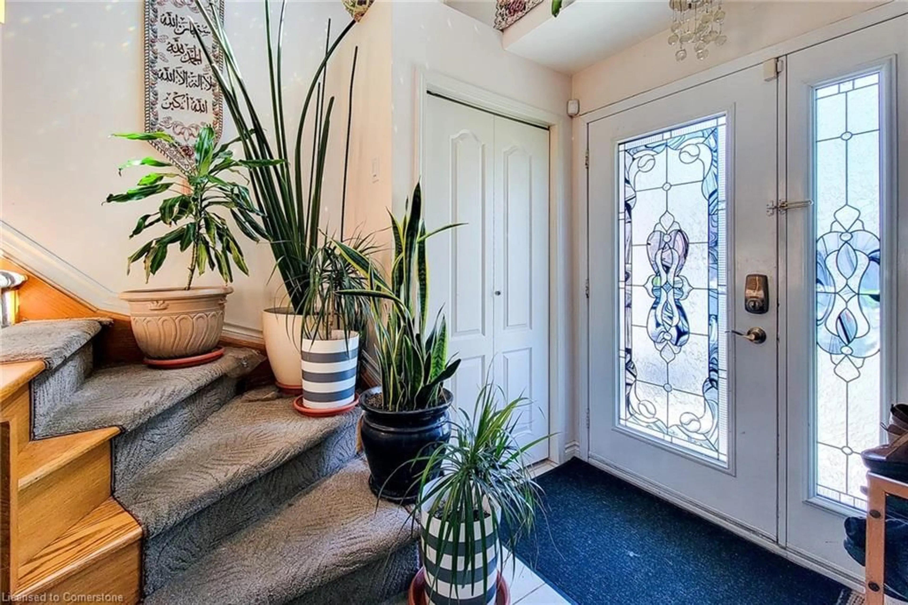 Indoor entryway for 148 Mount Albion Rd, Hamilton Ontario L8K 5S8