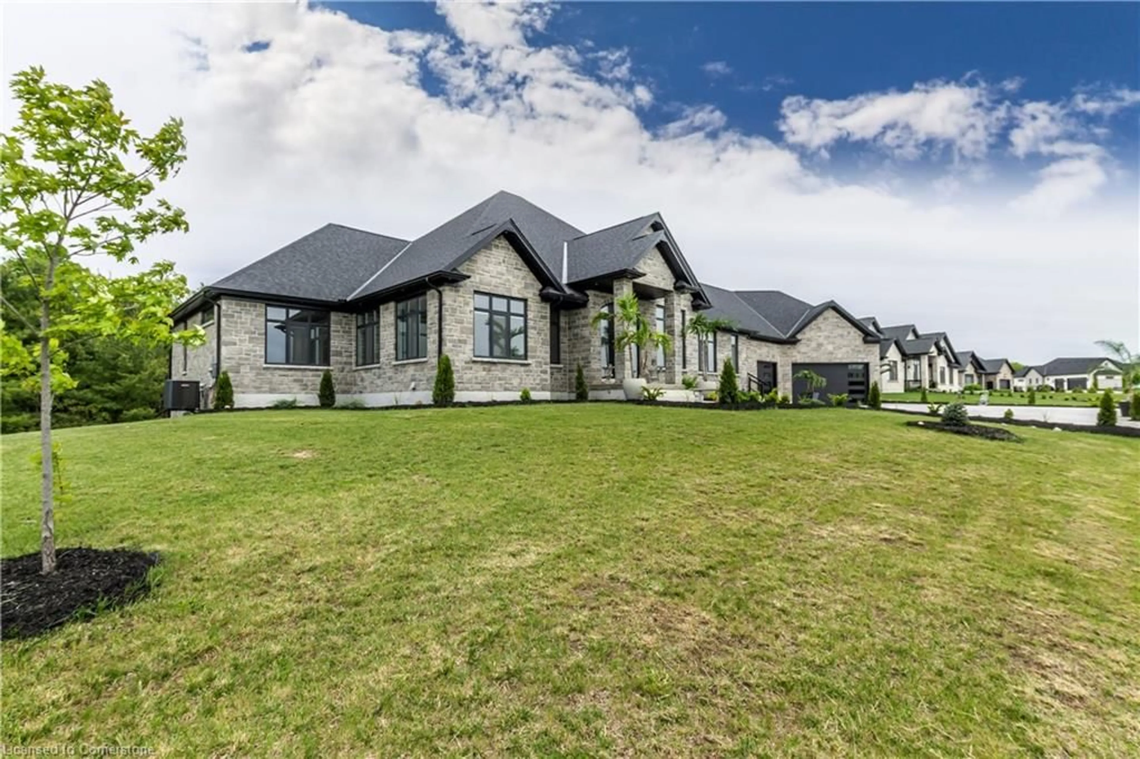 A pic from outside/outdoor area/front of a property/back of a property/a pic from drone, building for 670 Bishopsgate Rd #9, Paris Ontario N3L 3E3