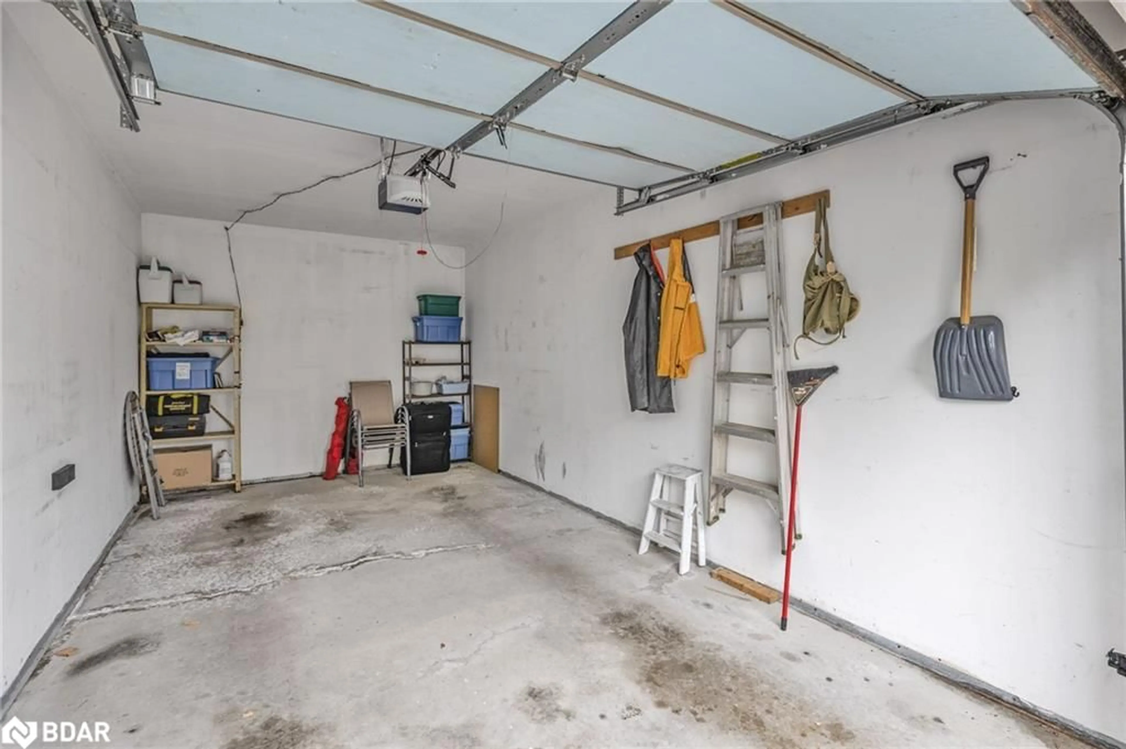 Indoor garage for 9 Westmount Dr #104, Orillia Ontario L3V 6C8