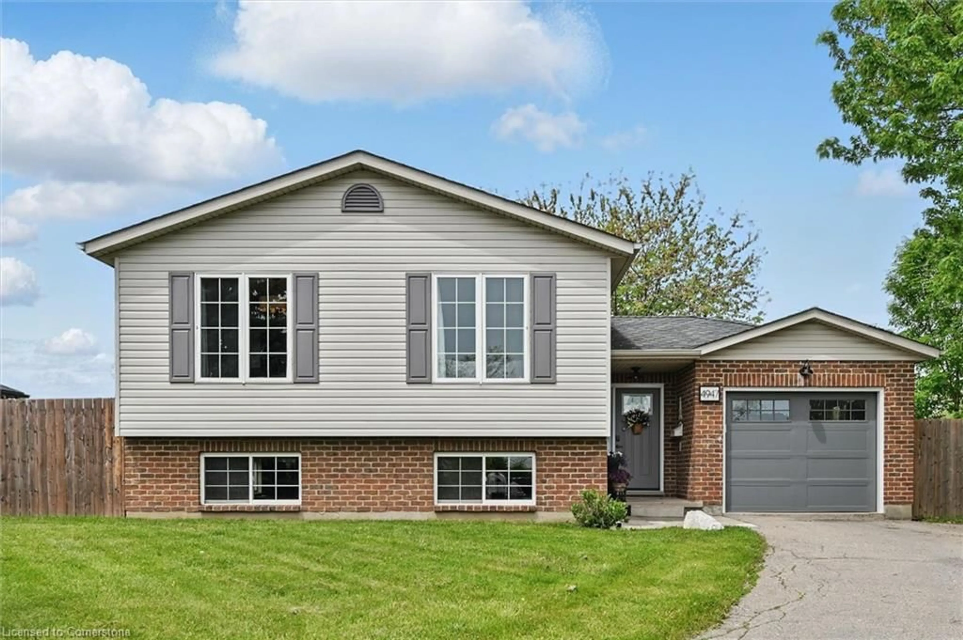 Home with brick exterior material, street for 4947 Alexandra Ave, Beamsville Ontario L3J 0C9