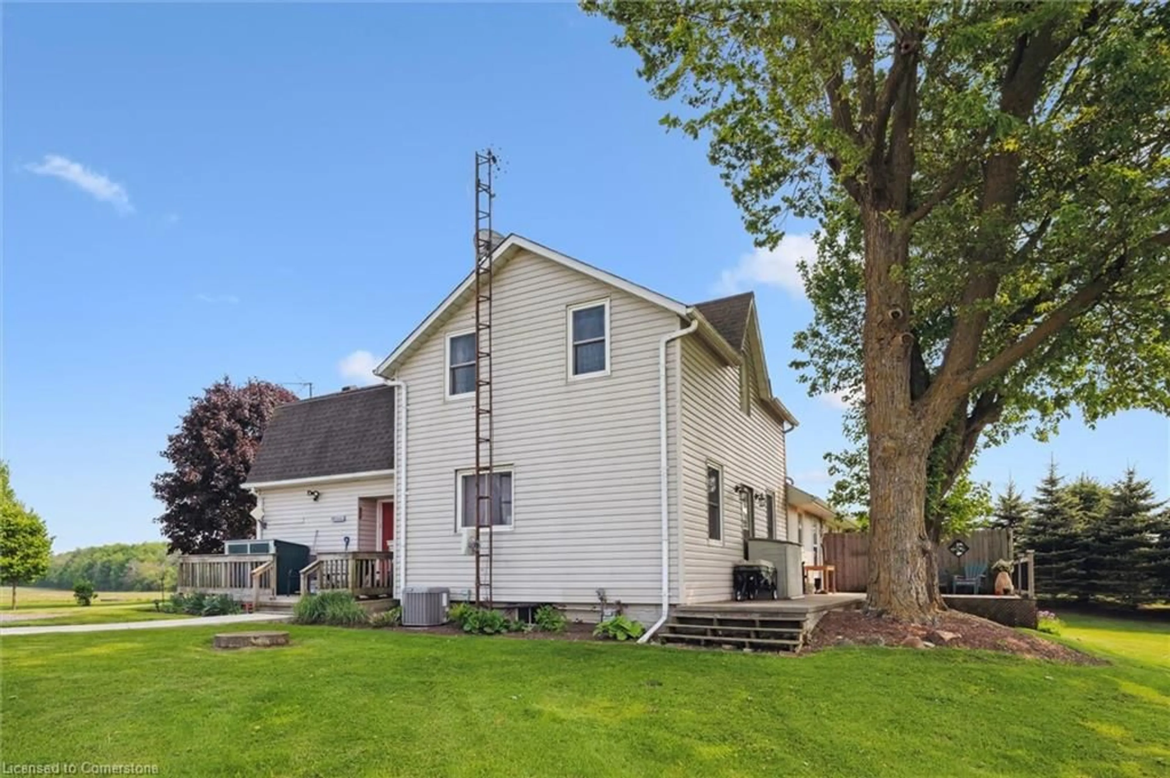Home with vinyl exterior material, unknown for 7197 Wellington Rd 21, Wellington Ontario N0B 1B0