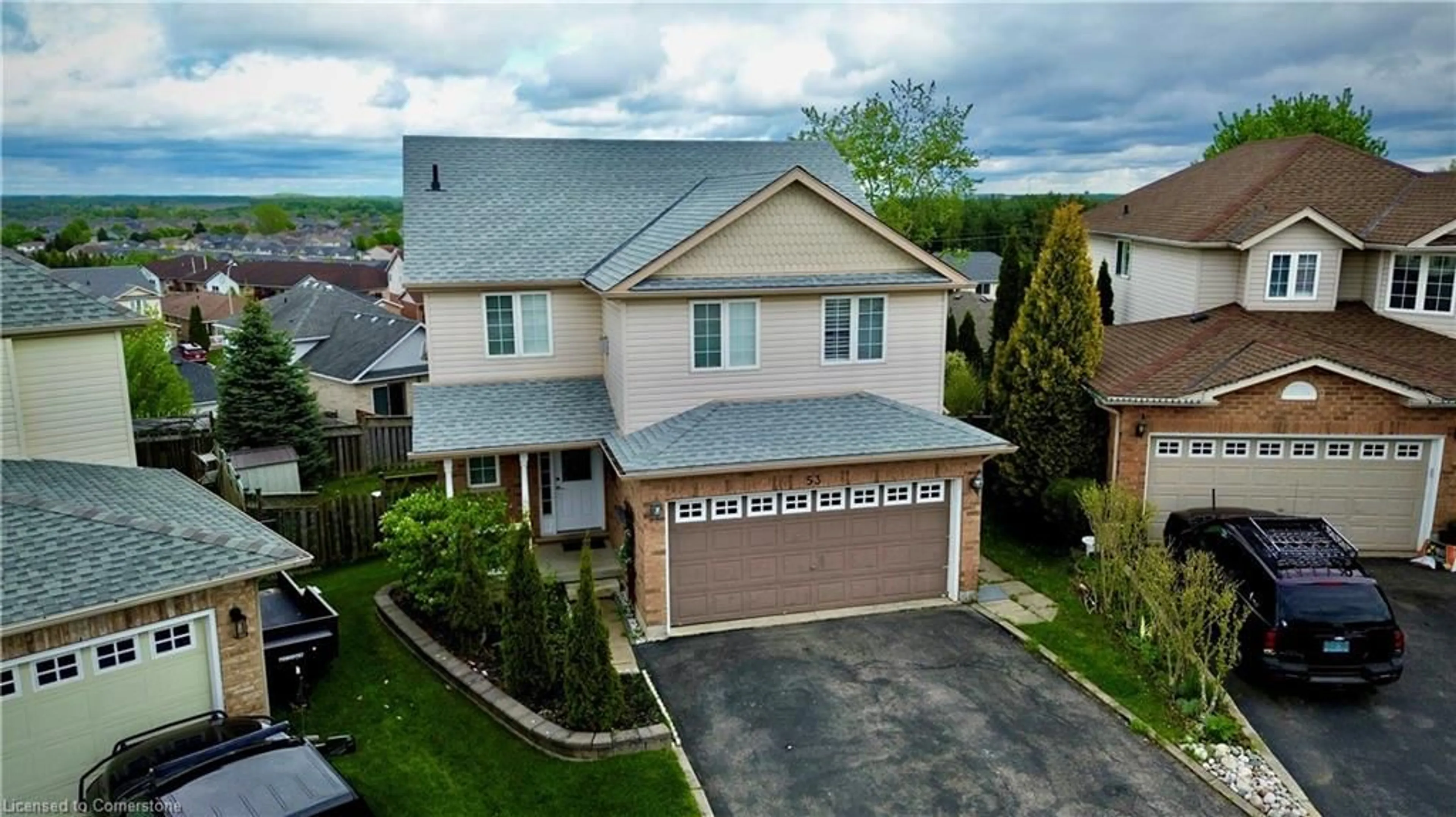 A pic from outside/outdoor area/front of a property/back of a property/a pic from drone, street for 53 Sandwell Crt, Kitchener Ontario N2A 4H9