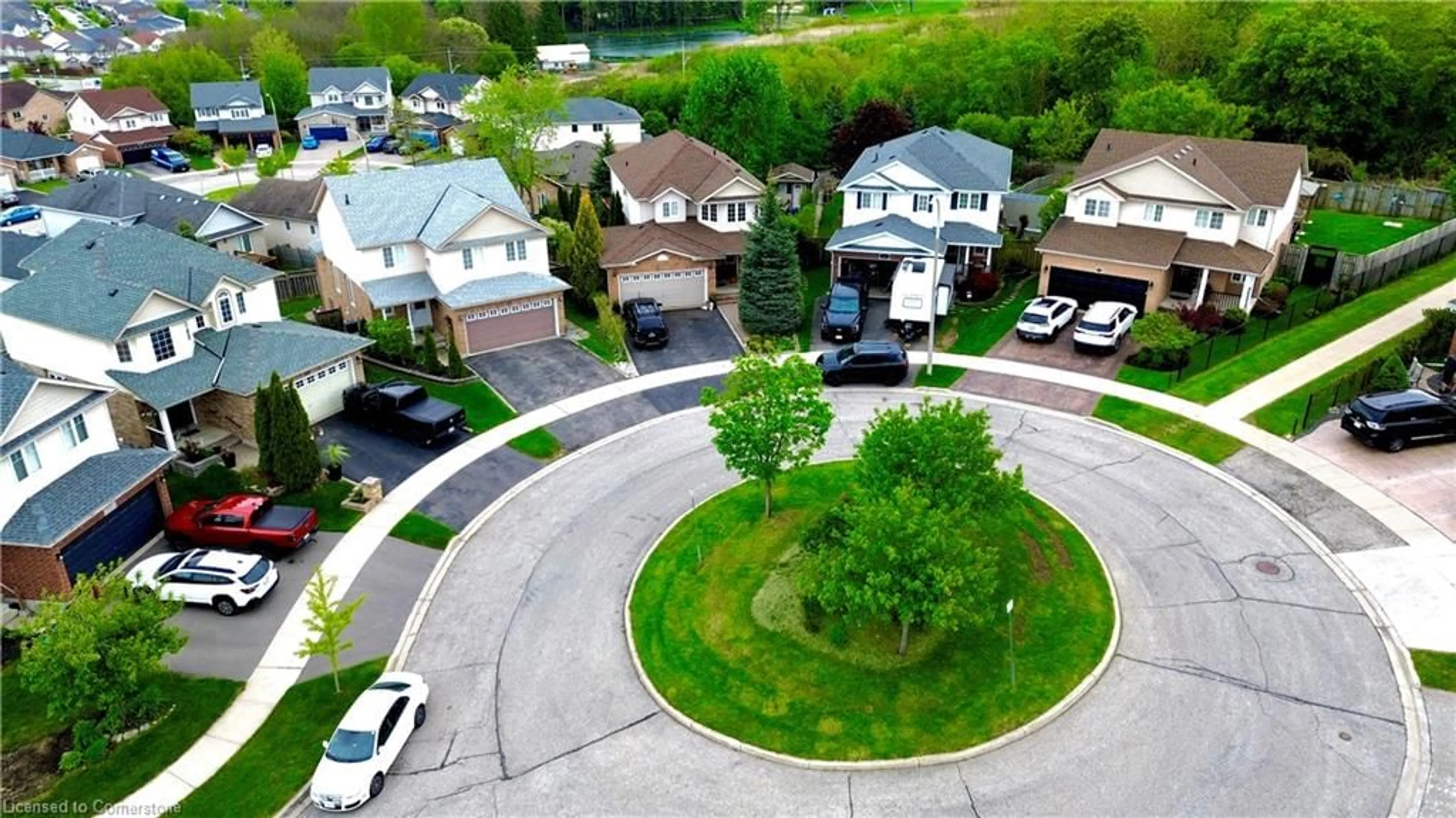 A pic from outside/outdoor area/front of a property/back of a property/a pic from drone, street for 53 Sandwell Crt, Kitchener Ontario N2A 4H9