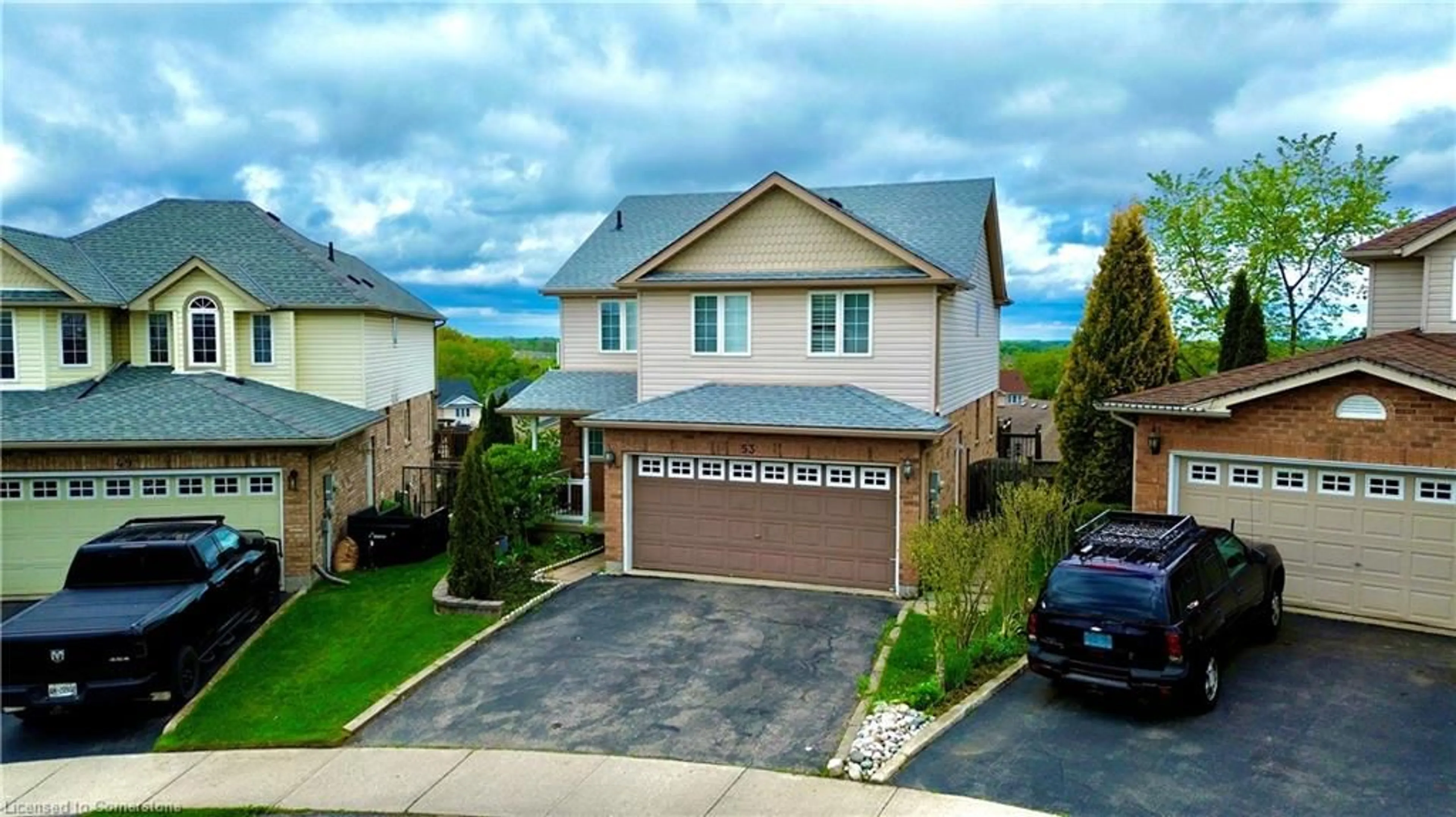 A pic from outside/outdoor area/front of a property/back of a property/a pic from drone, street for 53 Sandwell Crt, Kitchener Ontario N2A 4H9