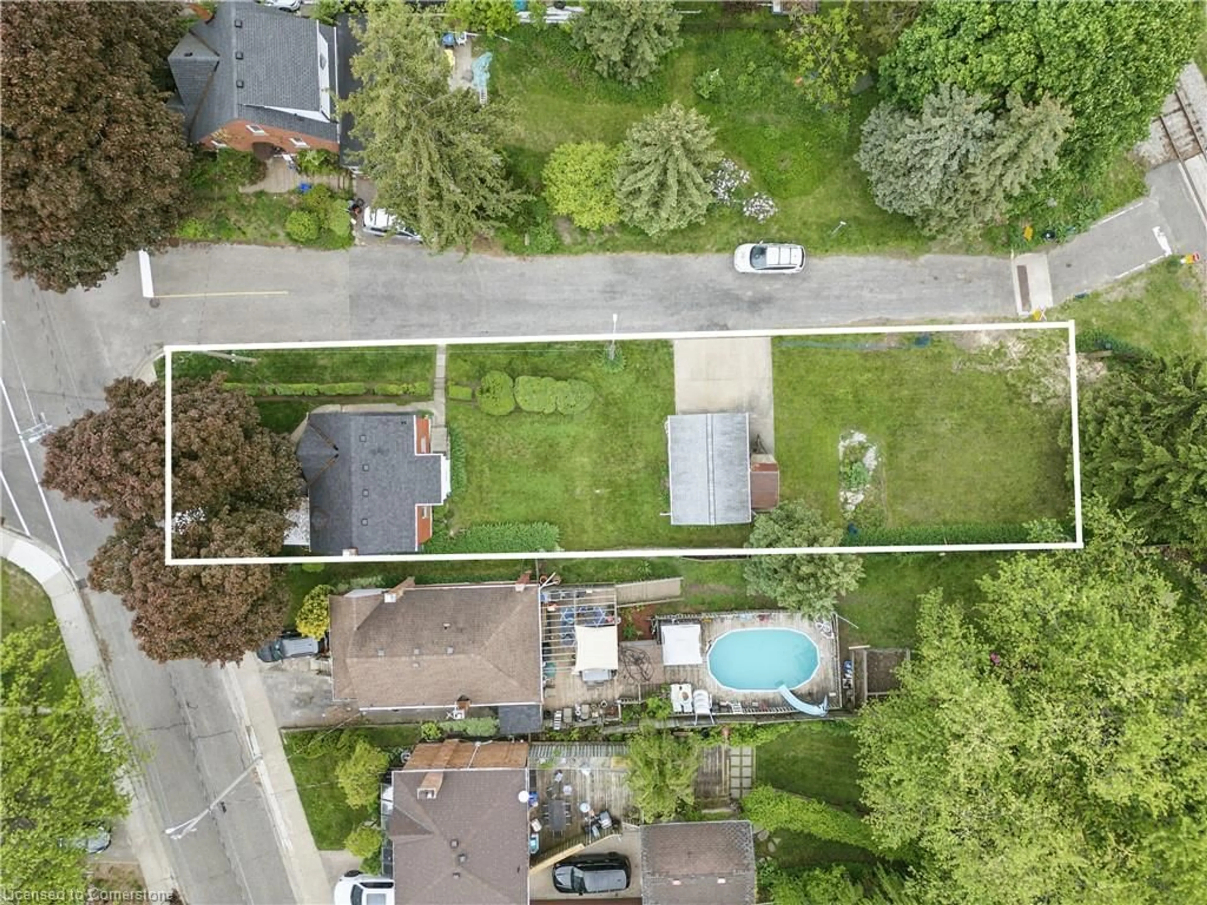A pic from outside/outdoor area/front of a property/back of a property/a pic from drone, street for 234 Waterloo St, Kitchener Ontario N2H 3W1