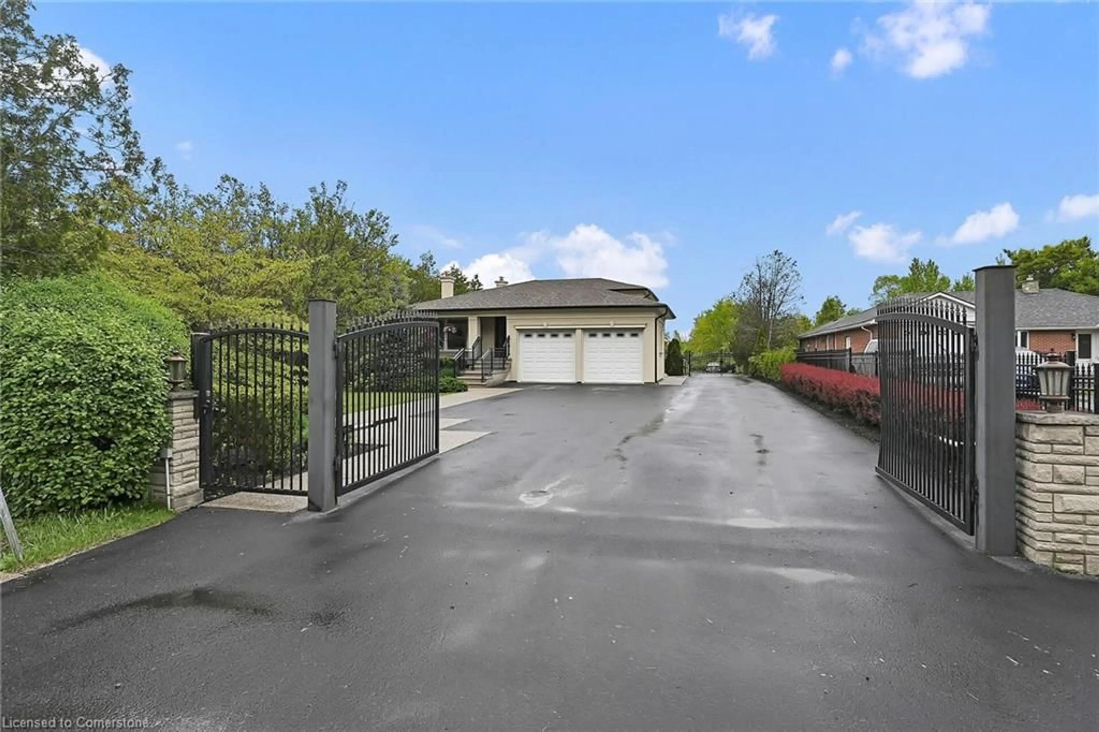 A pic from outside/outdoor area/front of a property/back of a property/a pic from drone, street for 229 Green Mountain Rd, Stoney Creek Ontario L8E 3J5