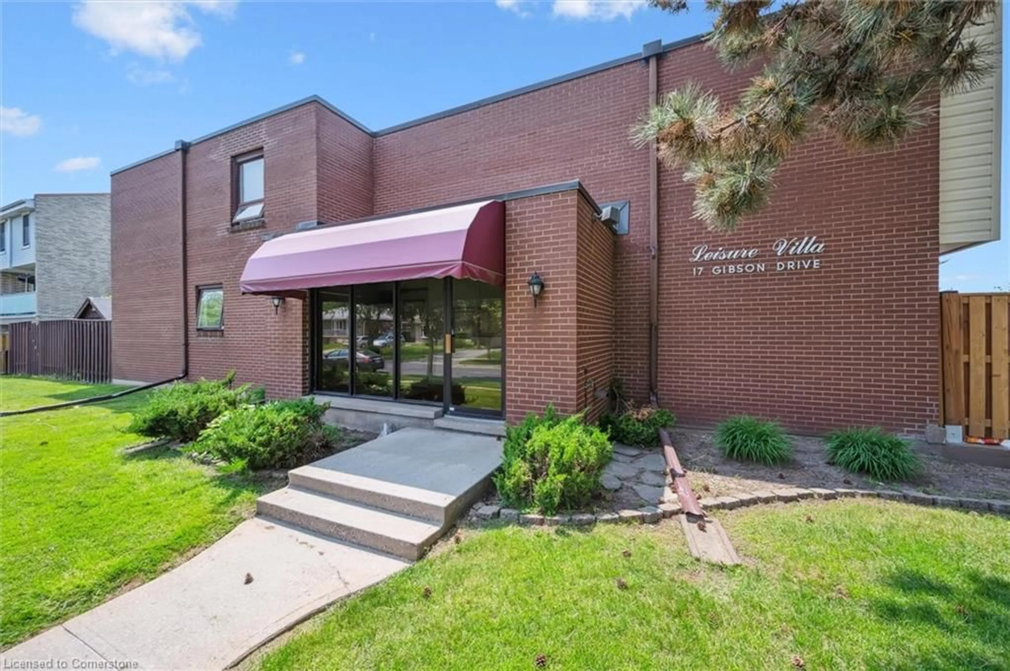 Indoor foyer for 17 Gibson Dr #5, Kitchener Ontario N2B 2P3