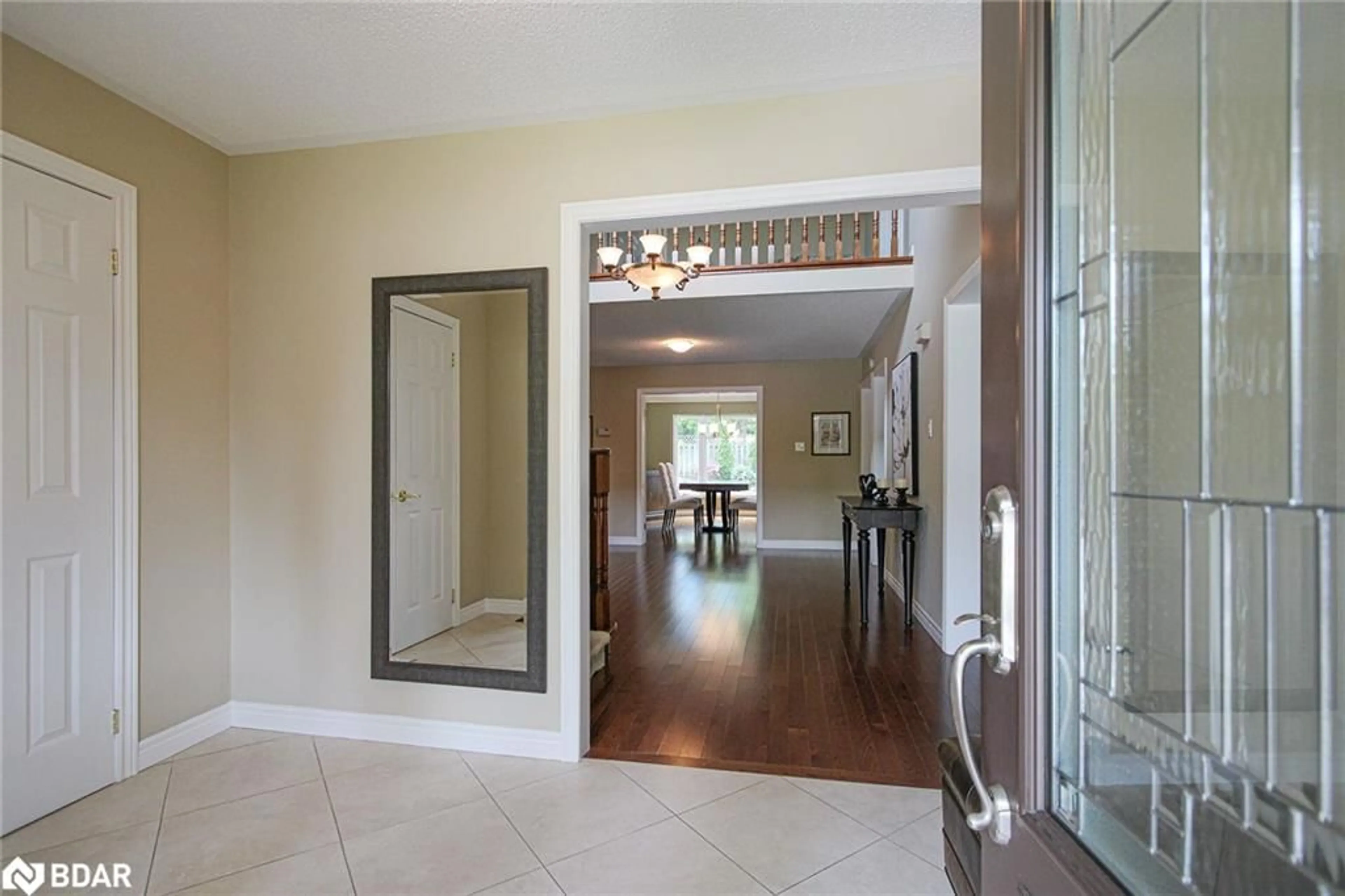 Indoor entryway for 1291 Roseberry Cres, Oakville Ontario L6M 1W2