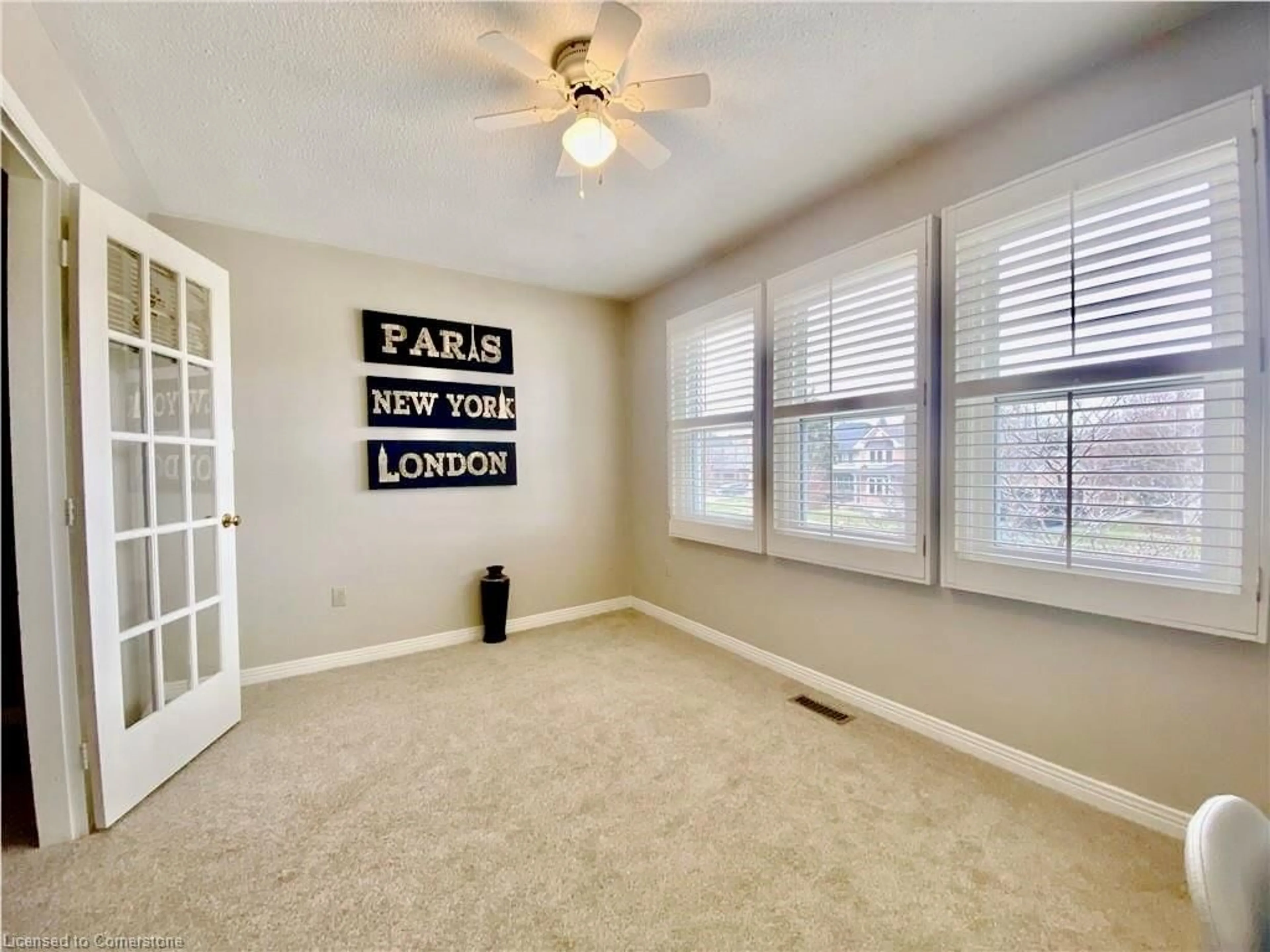 A pic of a room for 2056 Hadfield Crt, Burlington Ontario L7M 3V4
