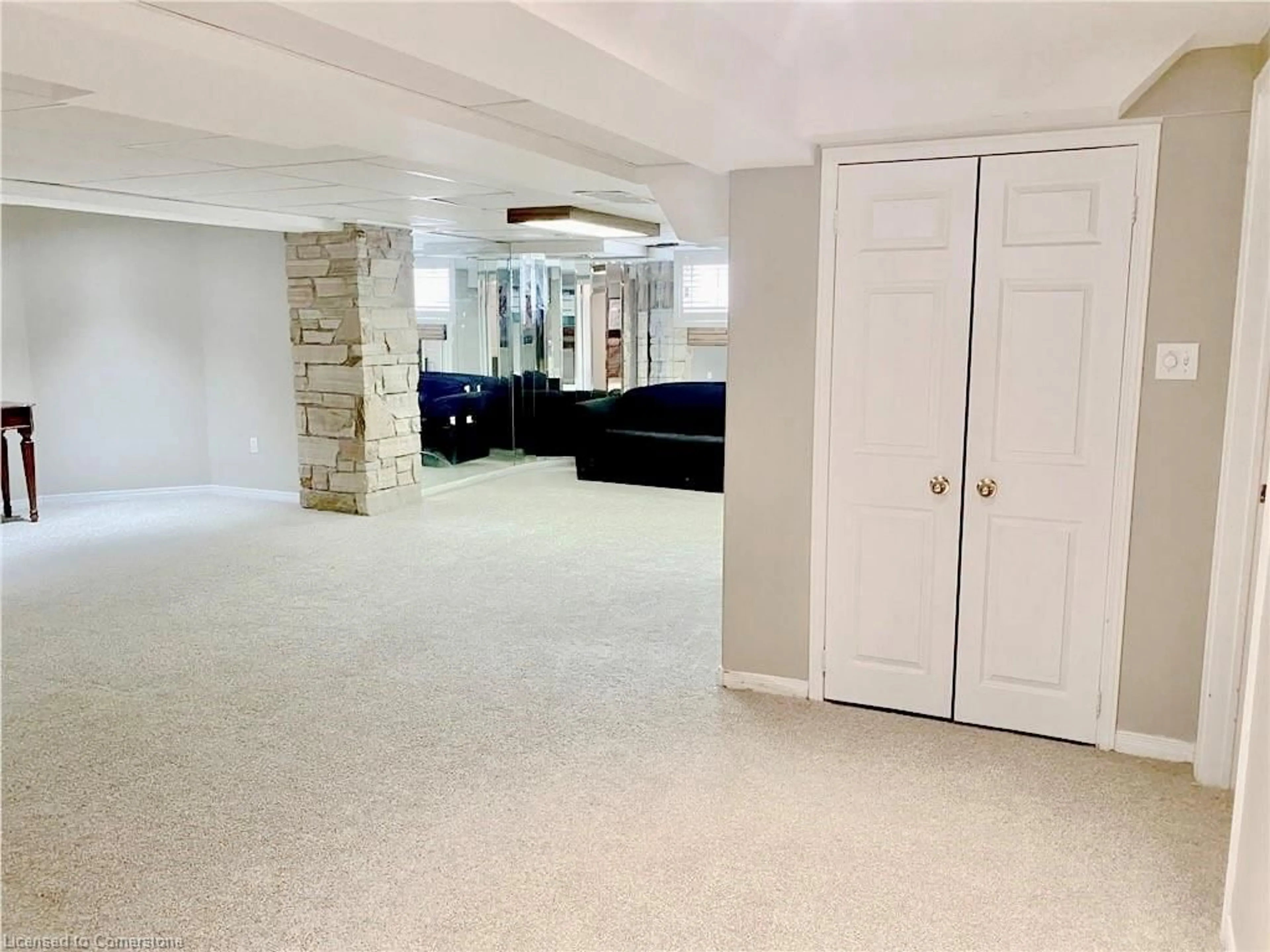 A pic of a room for 2056 Hadfield Crt, Burlington Ontario L7M 3V4