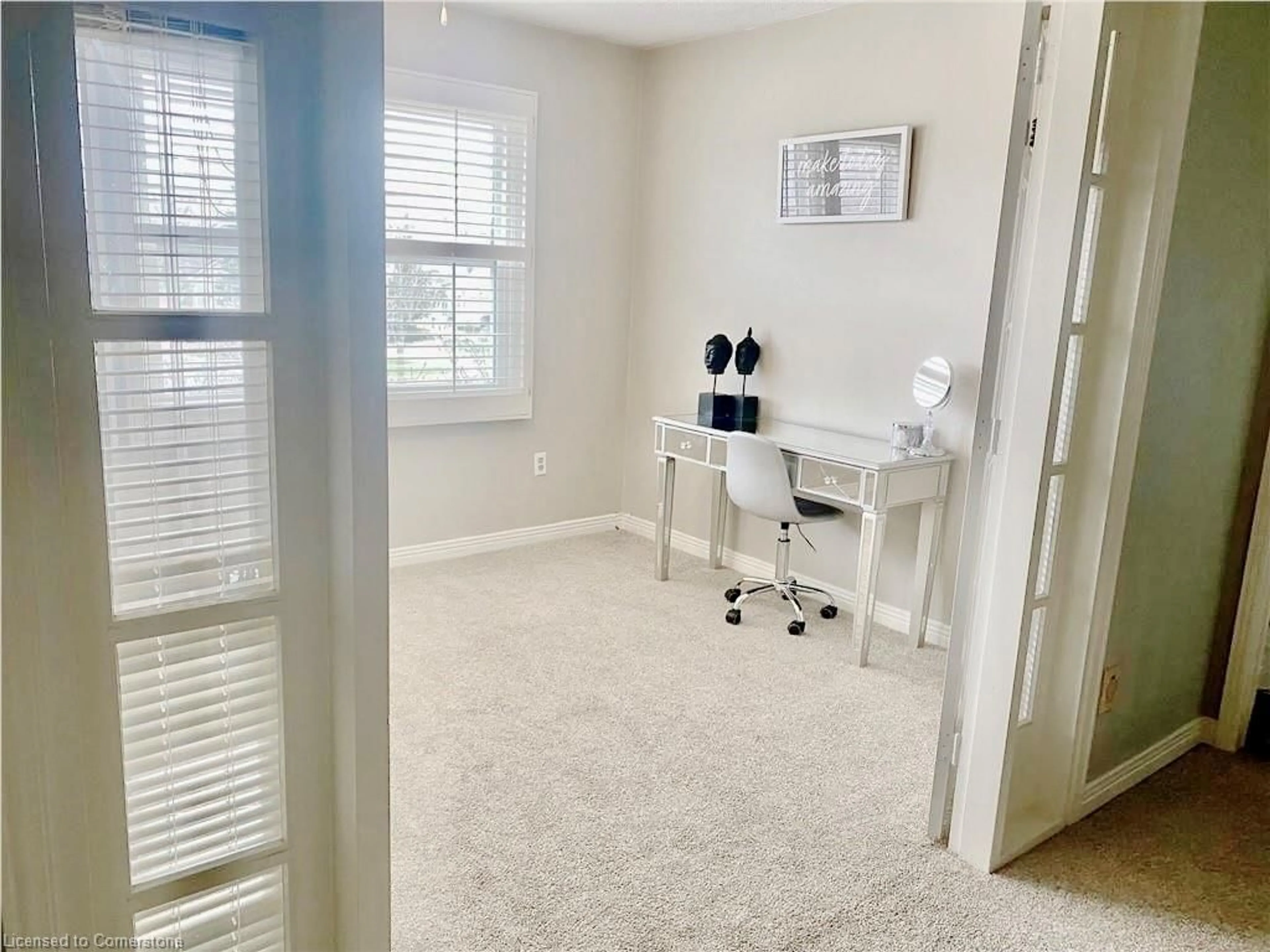 A pic of a room for 2056 Hadfield Crt, Burlington Ontario L7M 3V4
