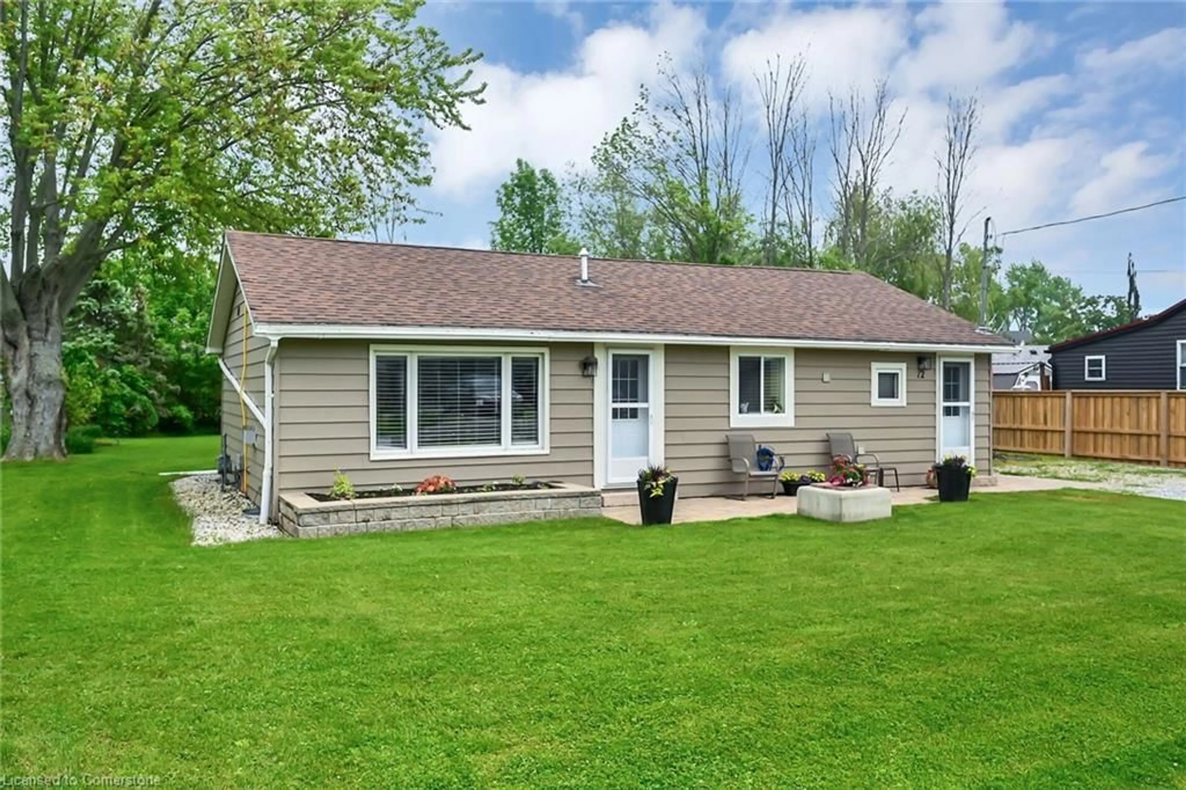 Home with vinyl exterior material, unknown for 12 Witherspoon Dr, Peacock Point Ontario N0A 1L0
