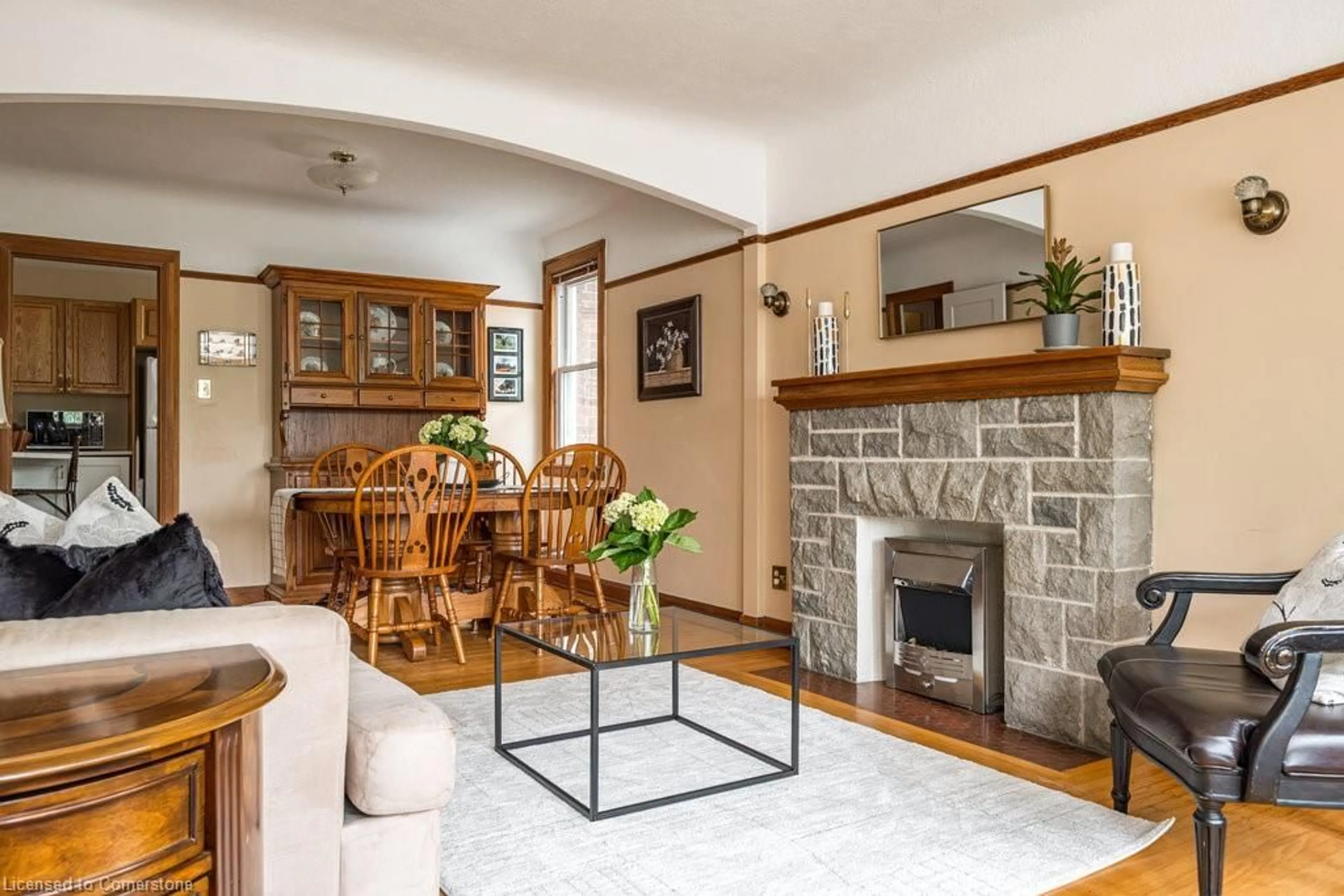 Living room with furniture, unknown for 60 Longwood Rd, Hamilton Ontario L8S 1S5