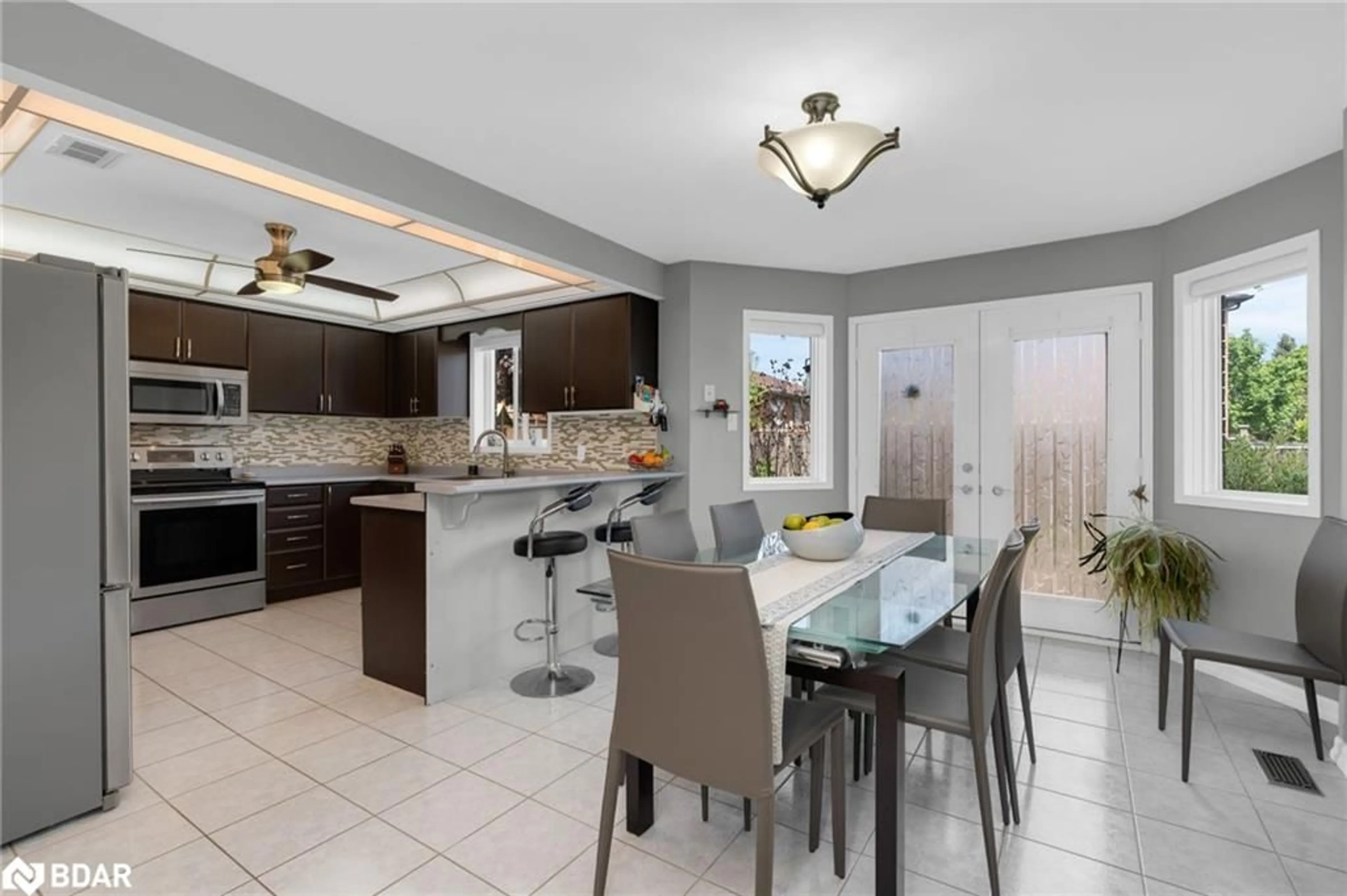 Open concept kitchen, ceramic/tile floor for 36 Benson Dr, Barrie Ontario L4N 7Y1