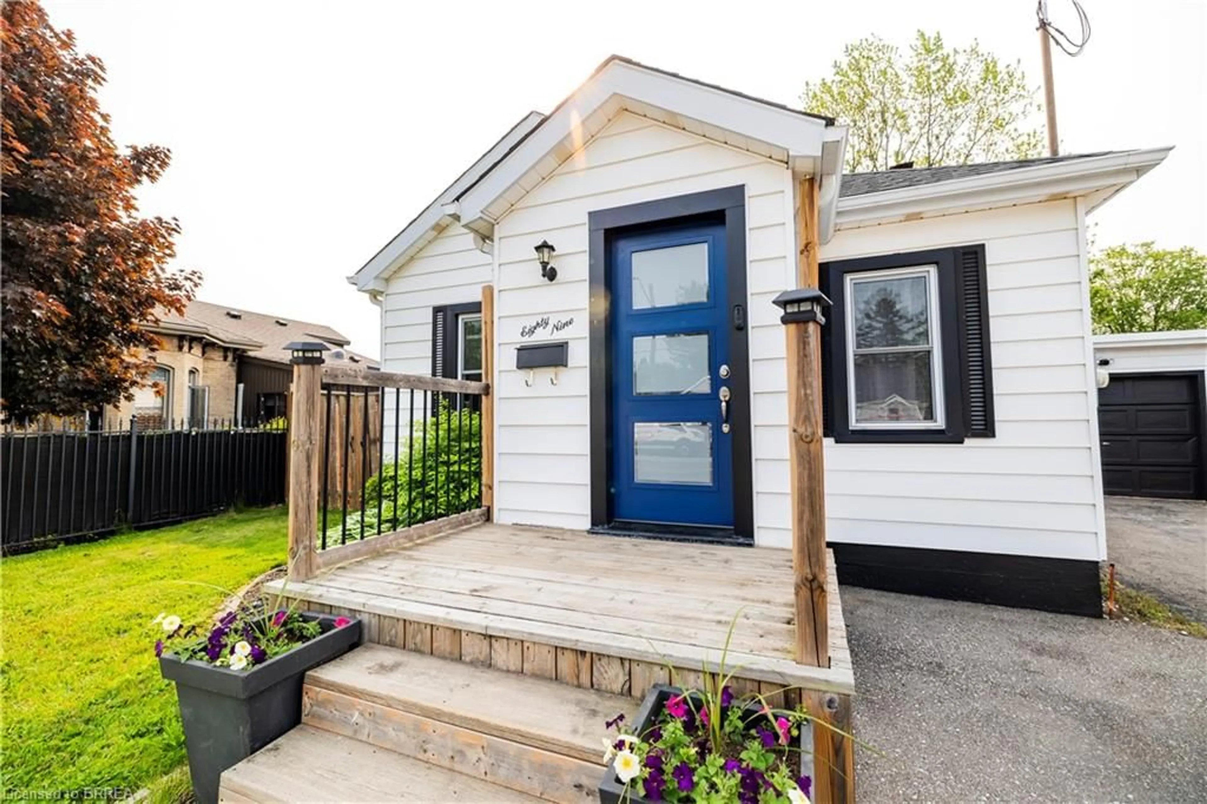 Home with vinyl exterior material, street for 89 North Park St, Brantford Ontario N3R 4K2