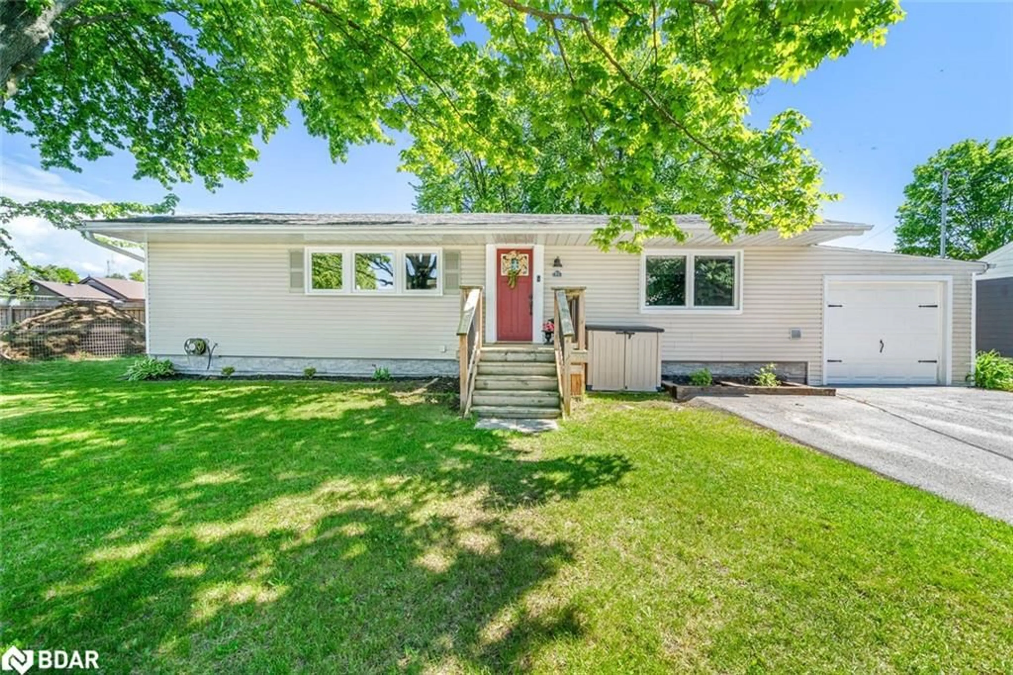Home with vinyl exterior material, street for 22 Centre St, Angus Ontario L0M 1B0