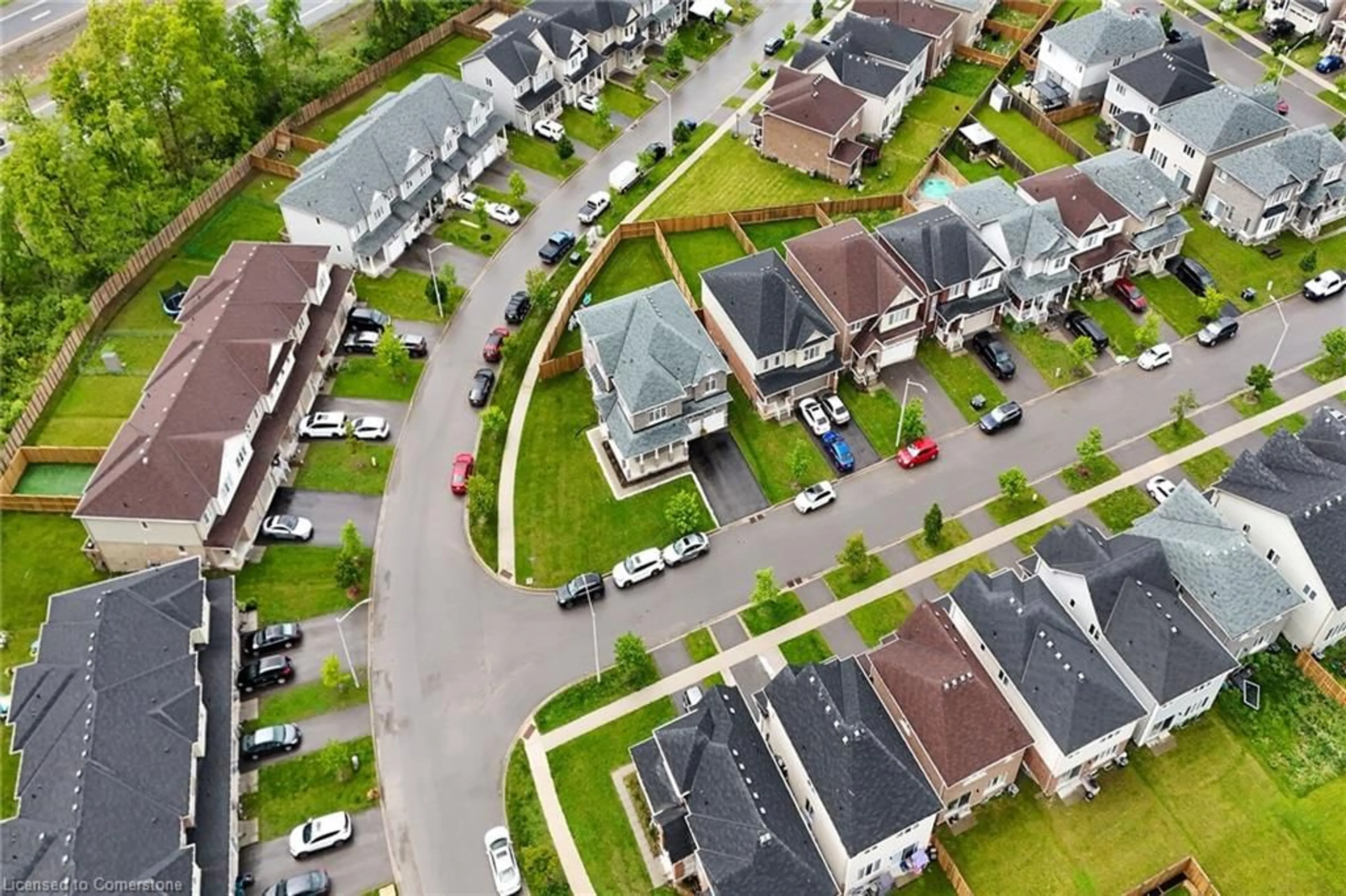 A pic from outside/outdoor area/front of a property/back of a property/a pic from drone, street for 19 Froggy Dr, Welland Ontario L3B 0G9