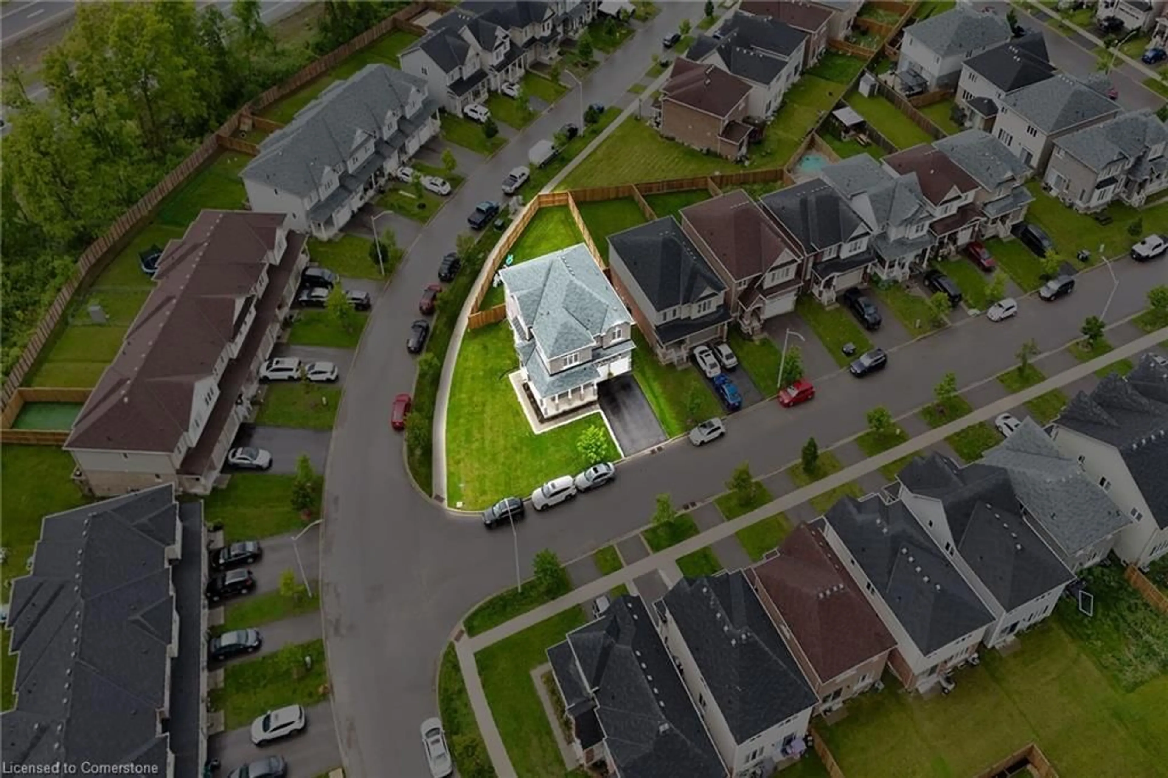A pic from outside/outdoor area/front of a property/back of a property/a pic from drone, street for 19 Froggy Dr, Welland Ontario L3B 0G9