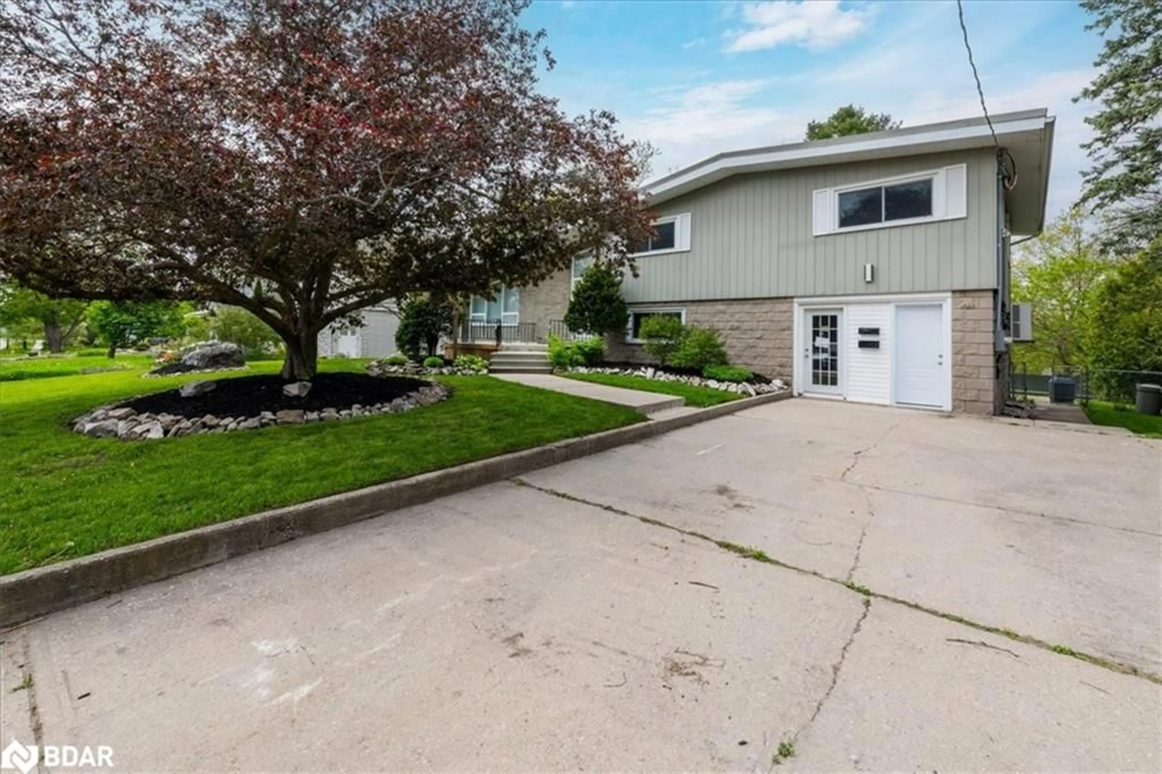 Unknown for 46 Eugenia St, Barrie Ontario L4M 1P8