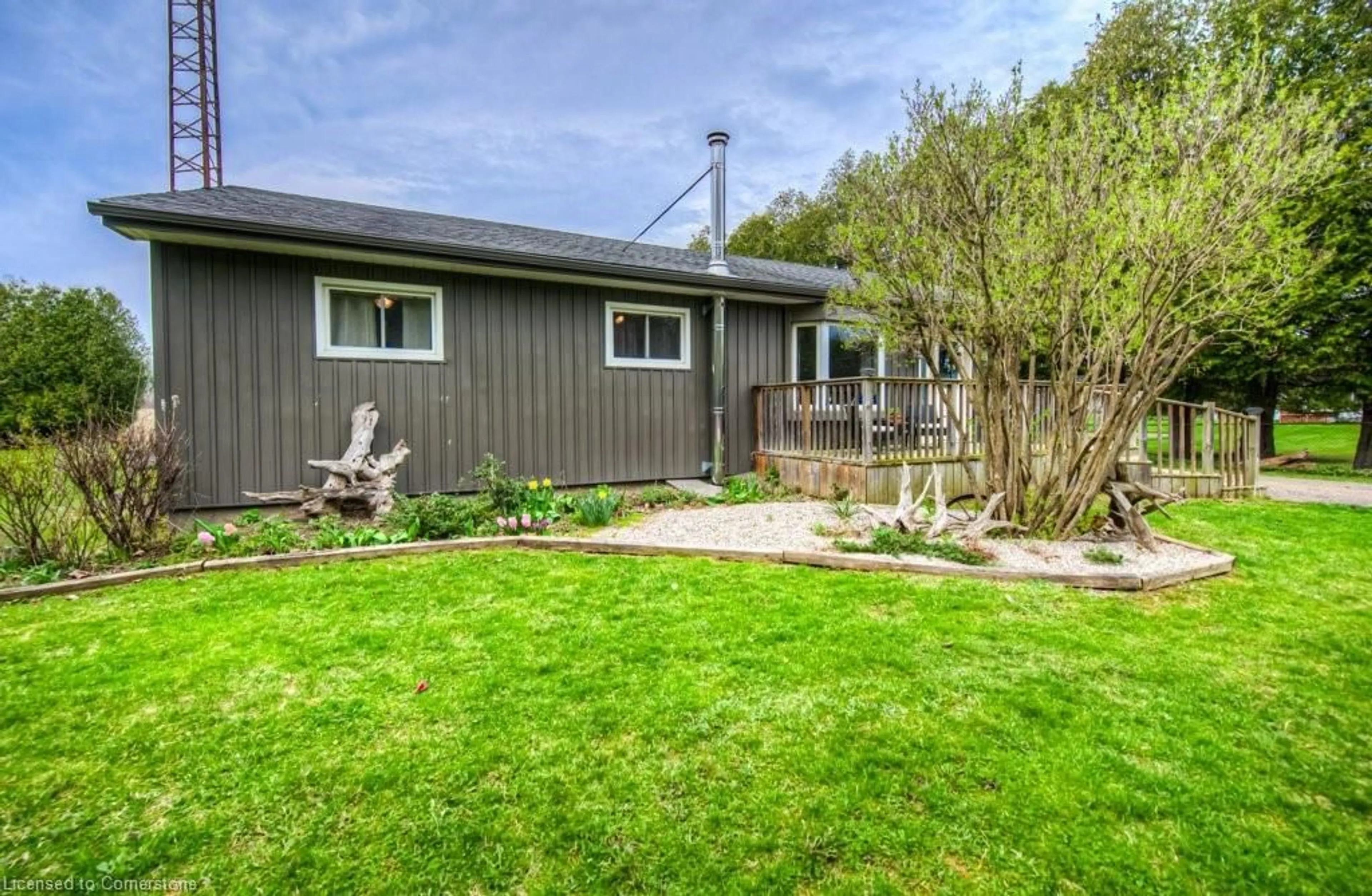 Patio, street for 521 Brant Rd, Cambridge Ontario N1R 5S6