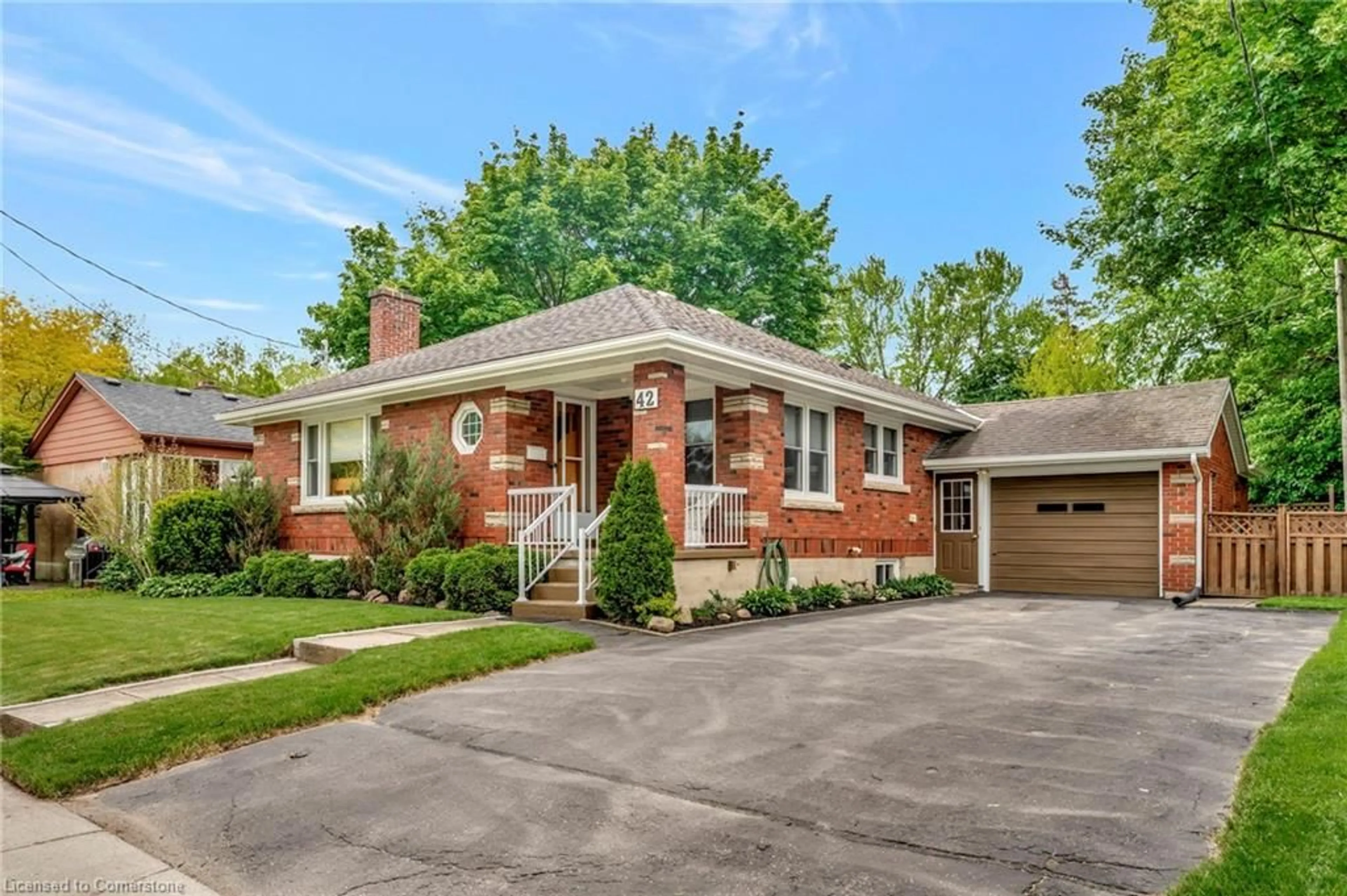 Home with brick exterior material, street for 42 Hawthorne Ave, Simcoe Ontario N3Y 2L9