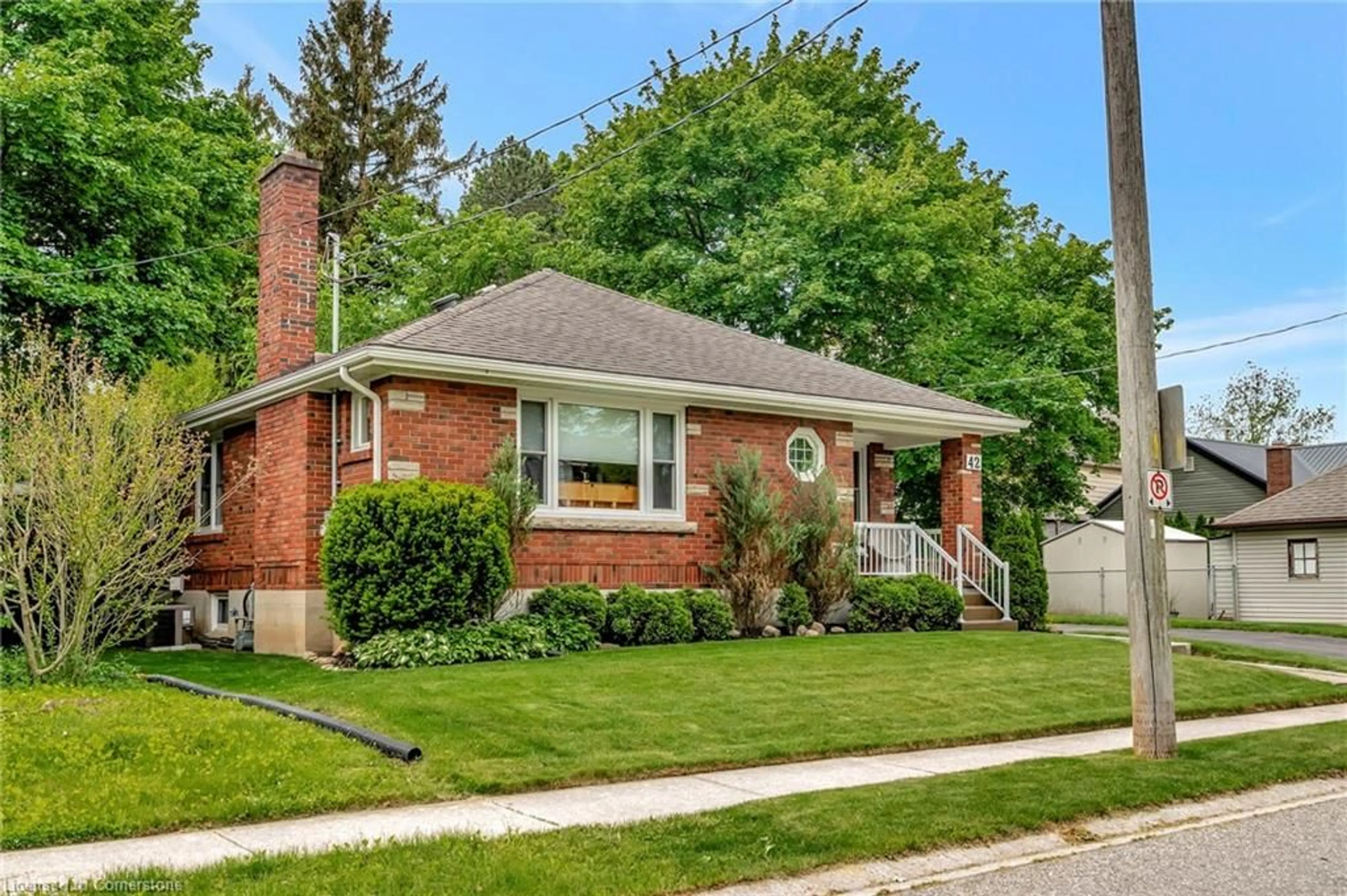 Home with brick exterior material, street for 42 Hawthorne Ave, Simcoe Ontario N3Y 2L9