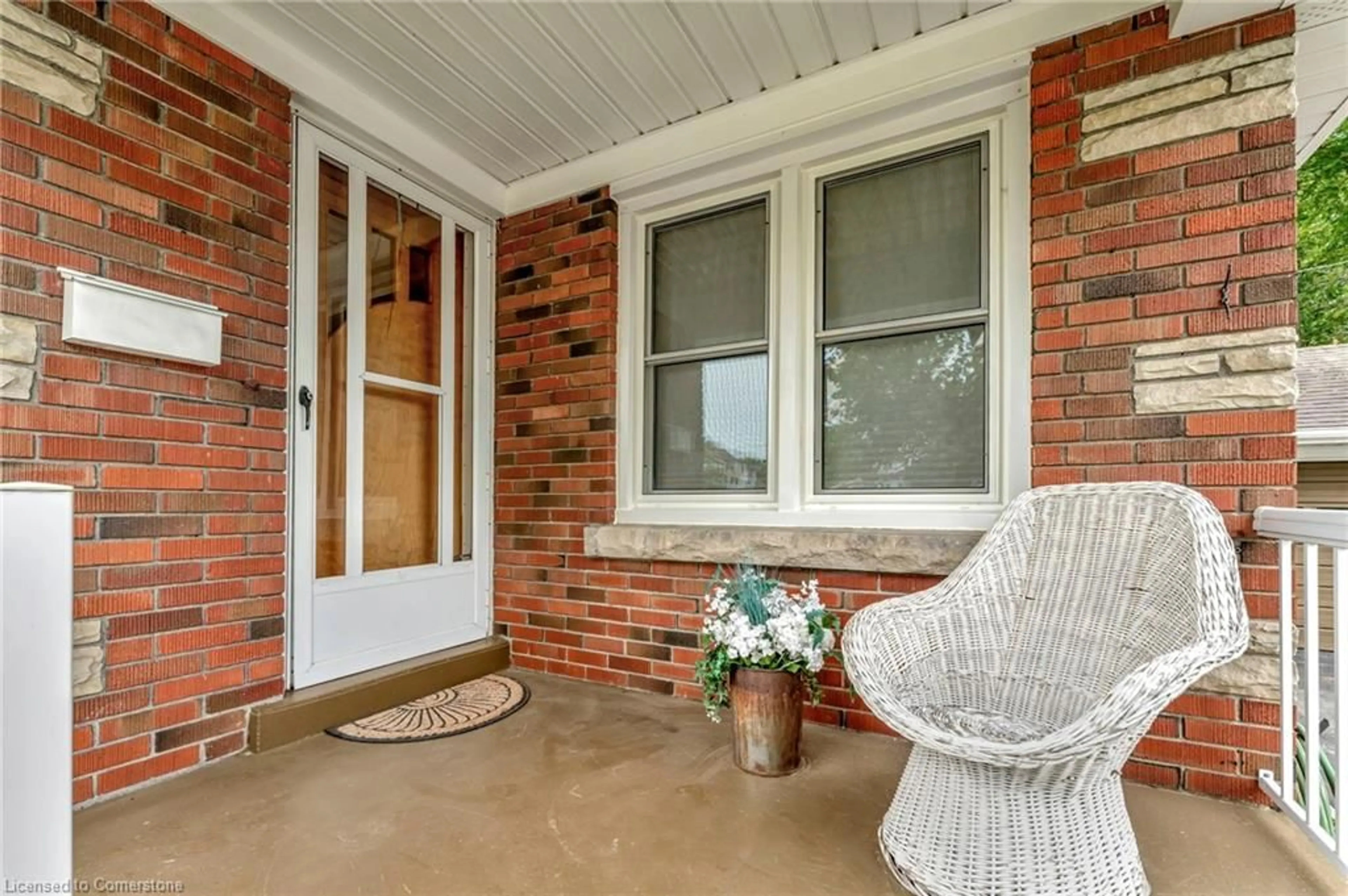 Home with brick exterior material, street for 42 Hawthorne Ave, Simcoe Ontario N3Y 2L9