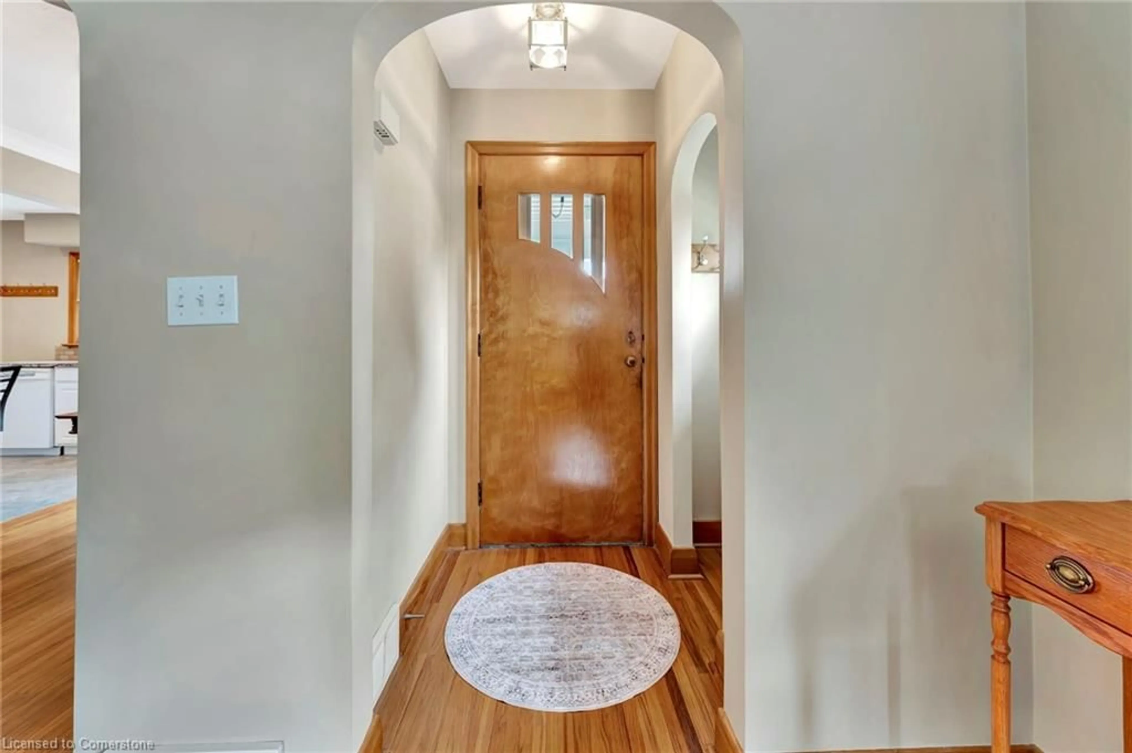 Indoor entryway for 42 Hawthorne Ave, Simcoe Ontario N3Y 2L9