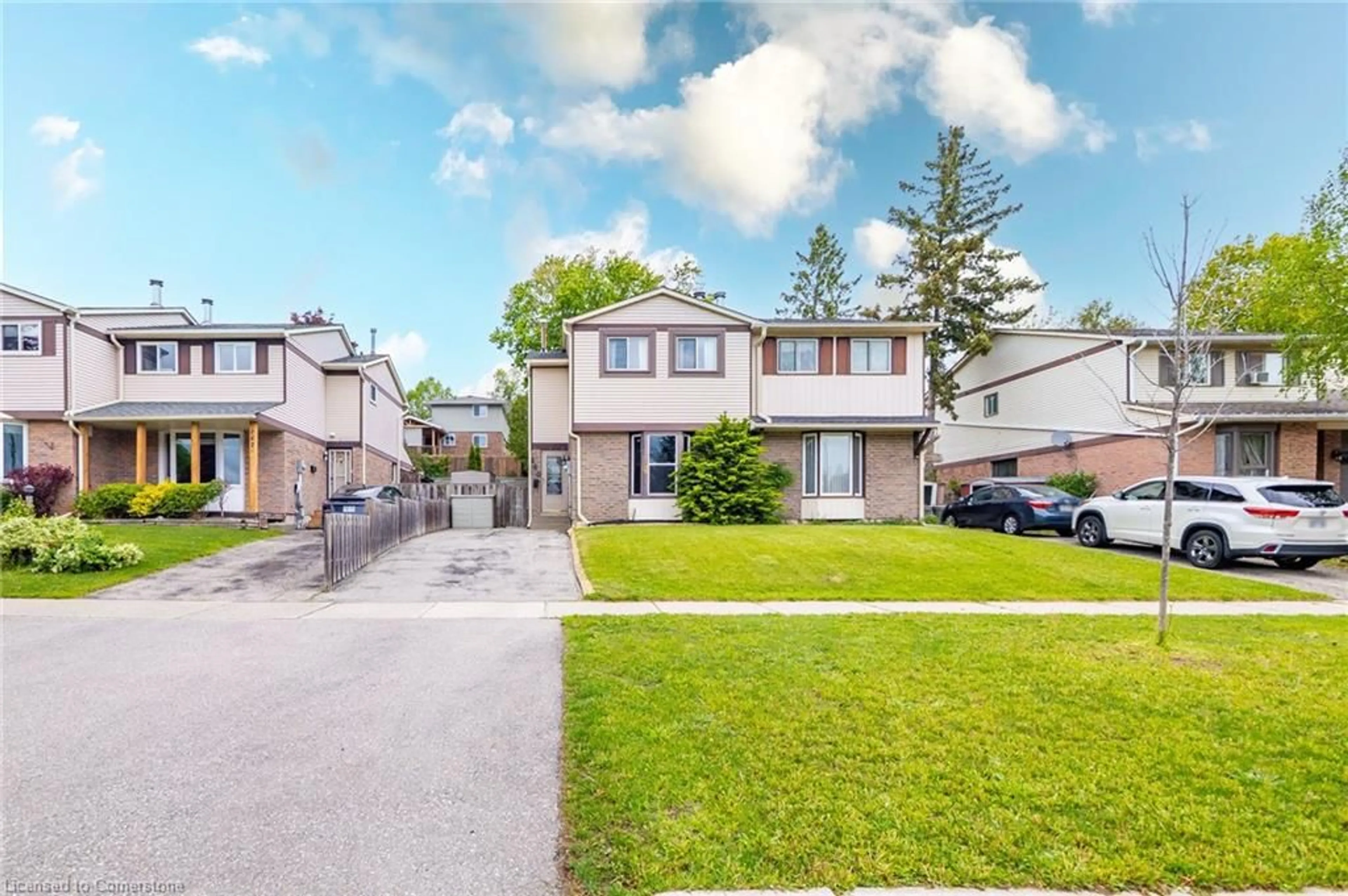 A pic from outside/outdoor area/front of a property/back of a property/a pic from drone, street for 160 Bechtel Dr, Kitchener Ontario N2P 1R7