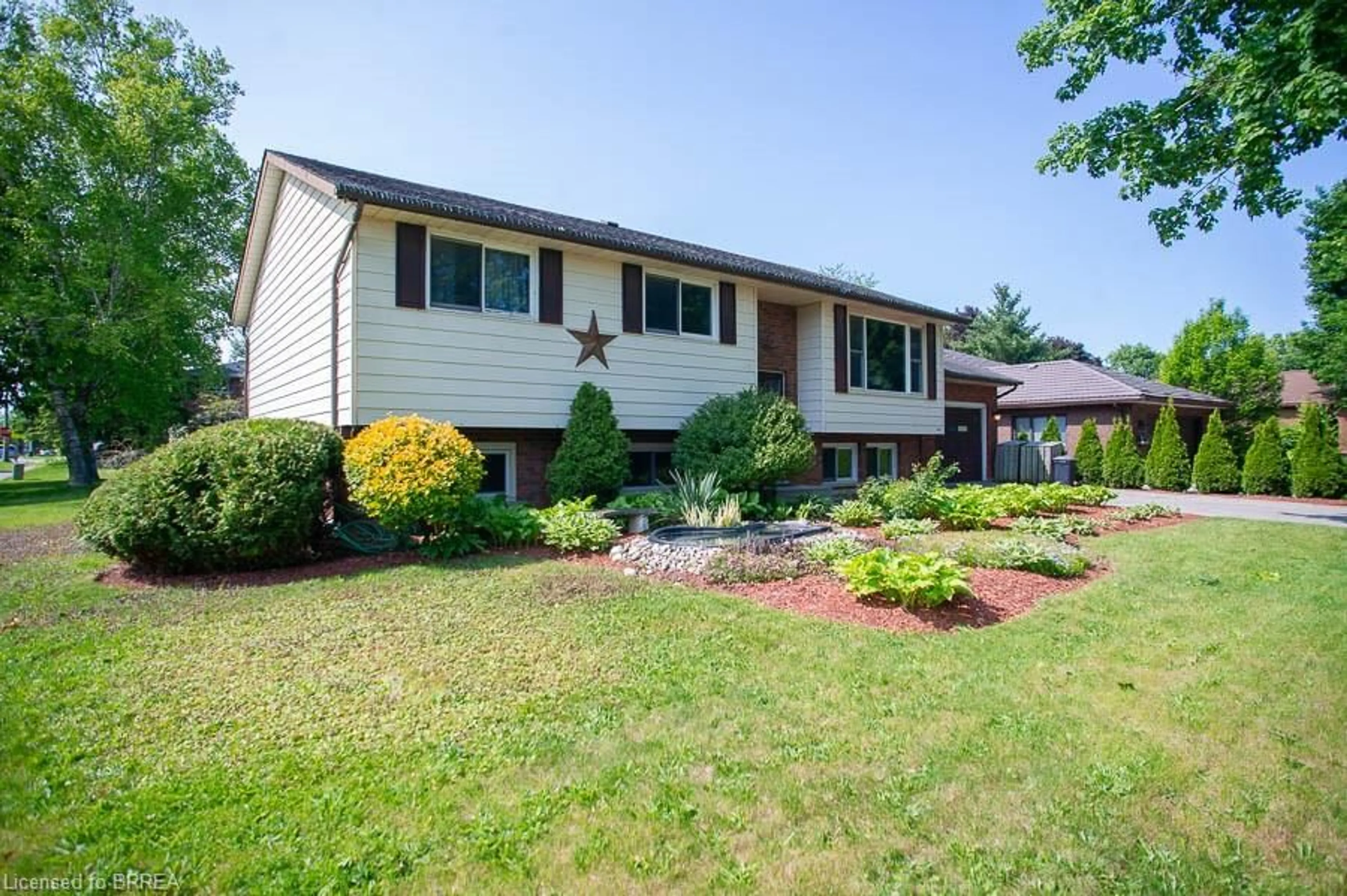 Home with vinyl exterior material, street for 6 Berkley Cres, Simcoe Ontario N3Y 4T4