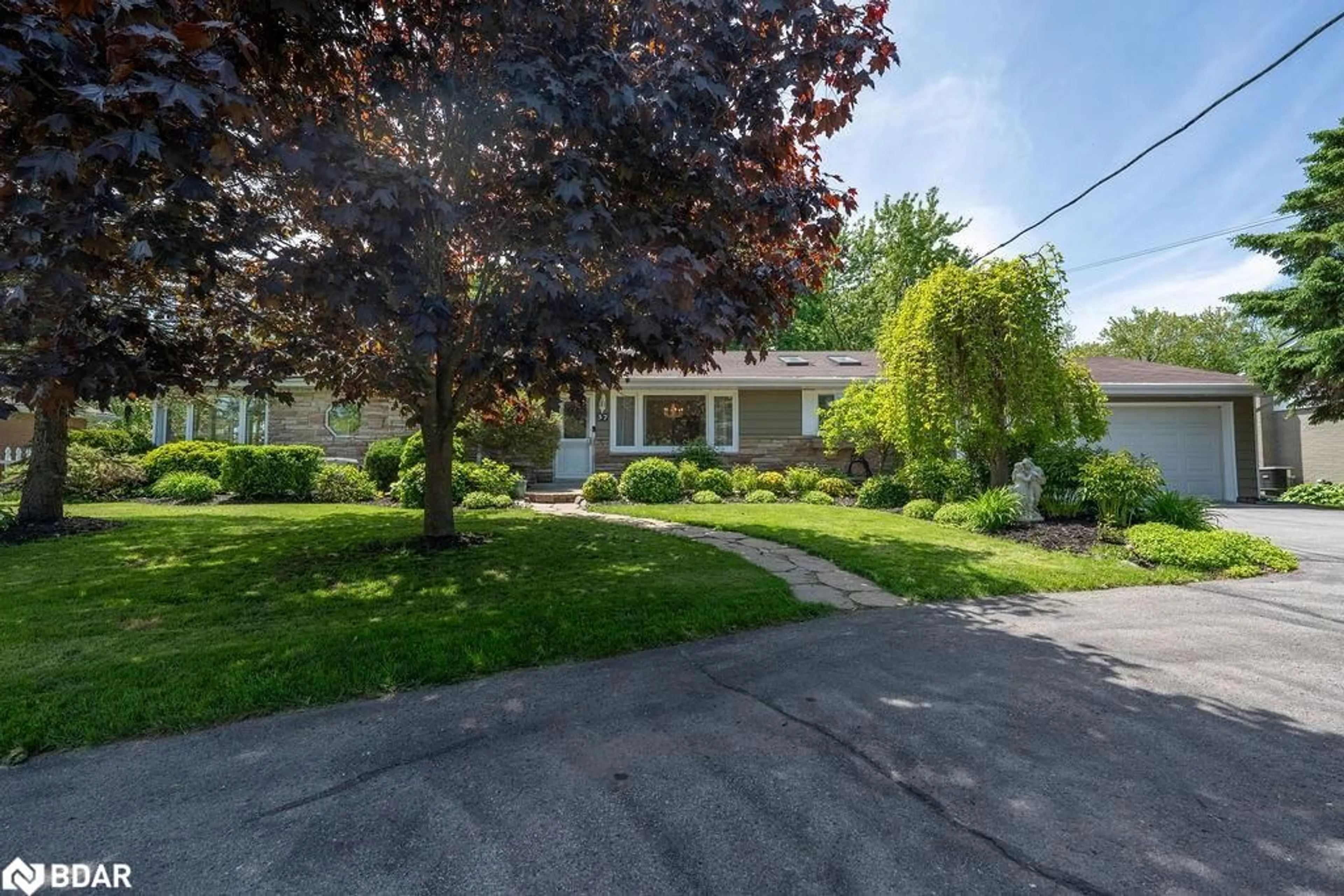 A pic from outside/outdoor area/front of a property/back of a property/a pic from drone, street for 37 Bird Cres, Belleville Ontario K8N 4Z5