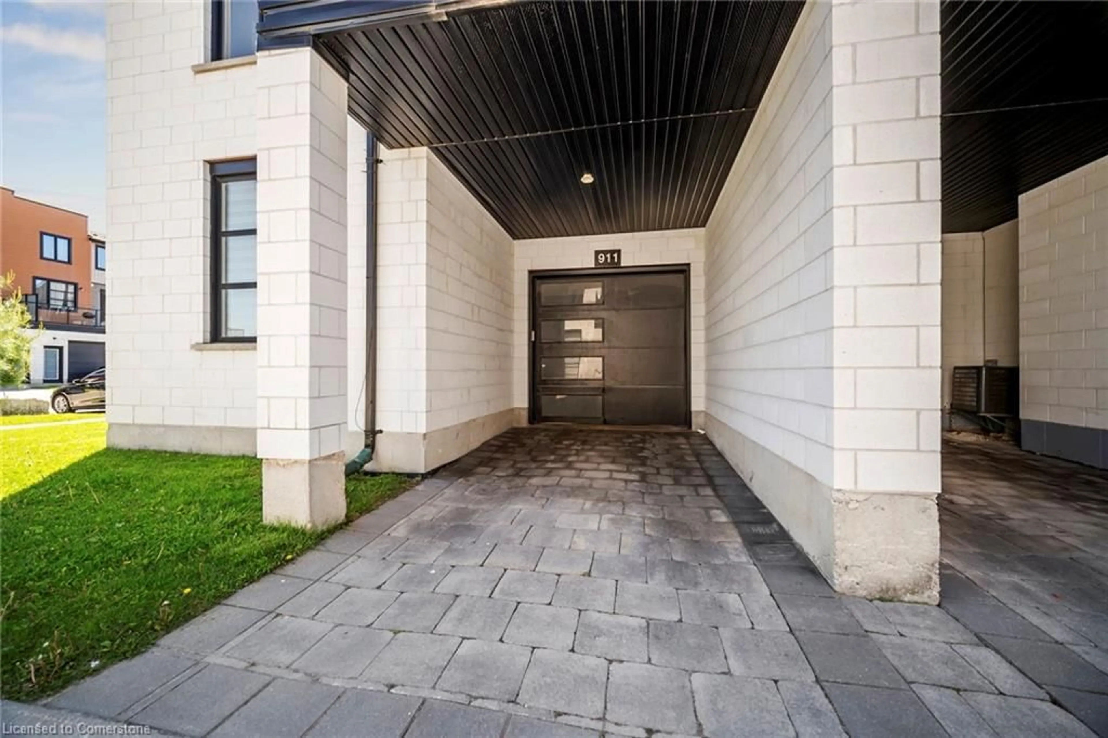 Indoor foyer for 911 Georgetown Dr #911, London Ontario N6H 0J7
