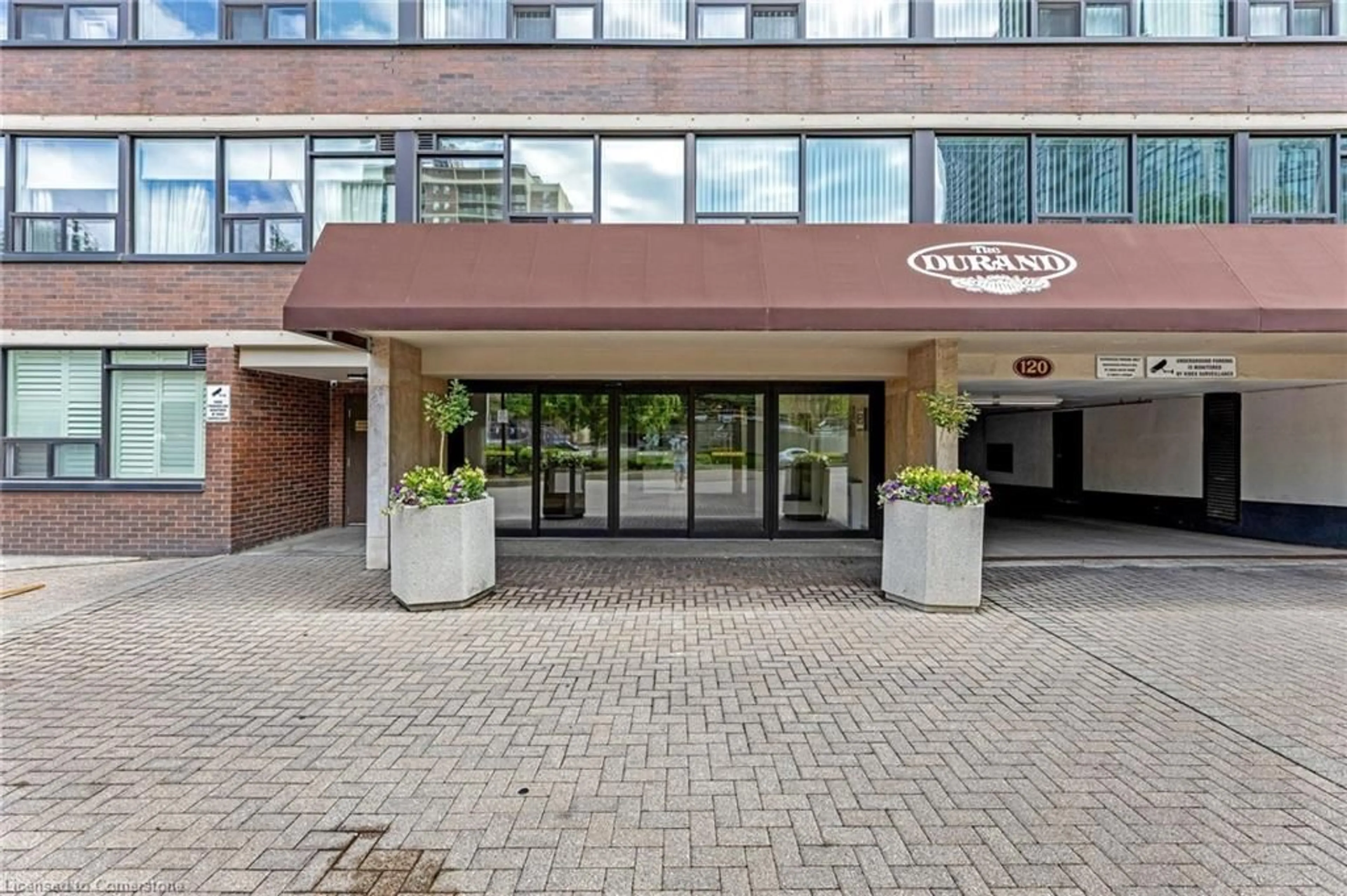 Indoor foyer for 120 Duke St #205, Hamilton Ontario L8P 4T1