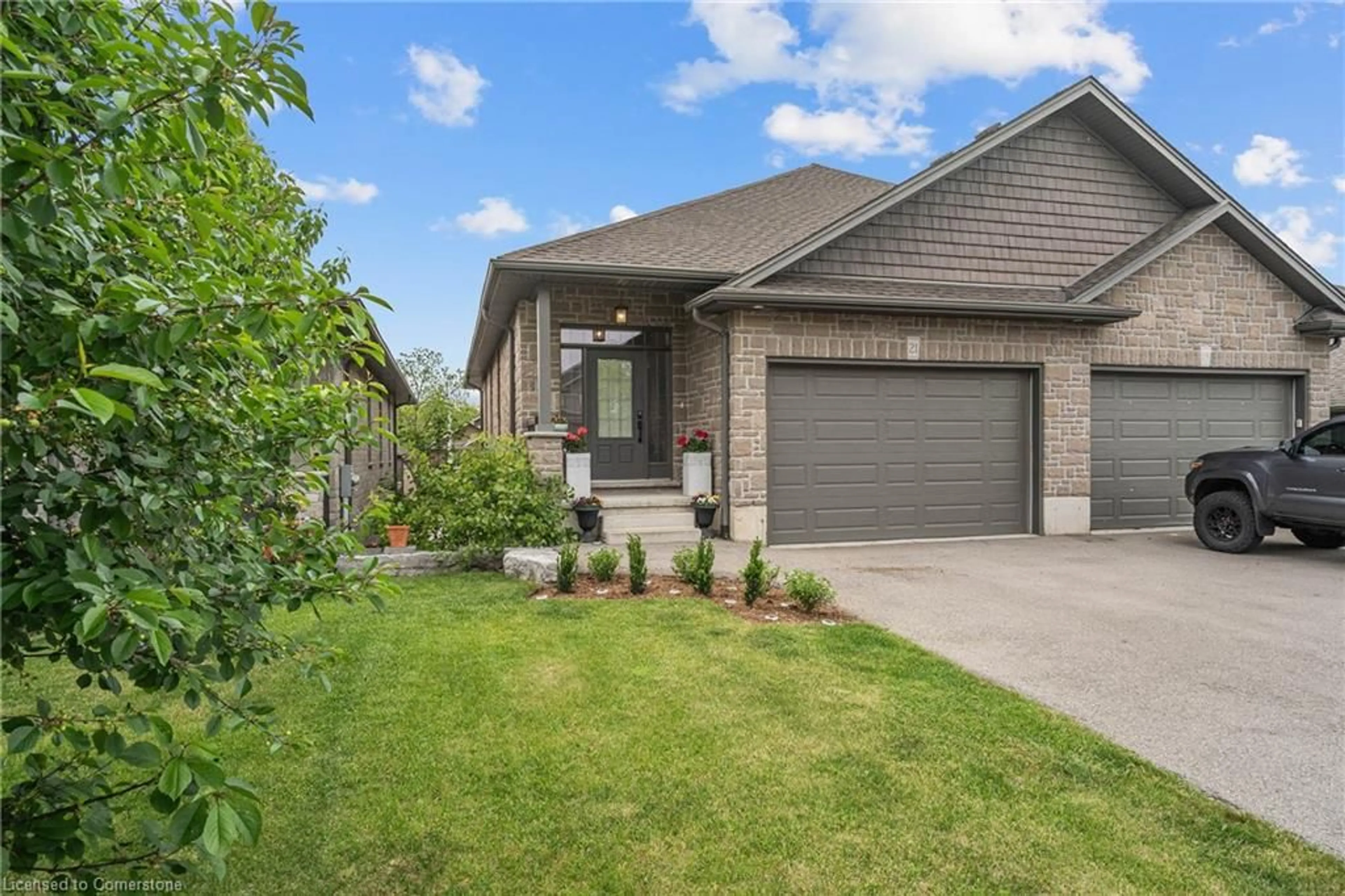Home with brick exterior material, street for 21 Balmoral St, Paris Ontario N3L 1P2