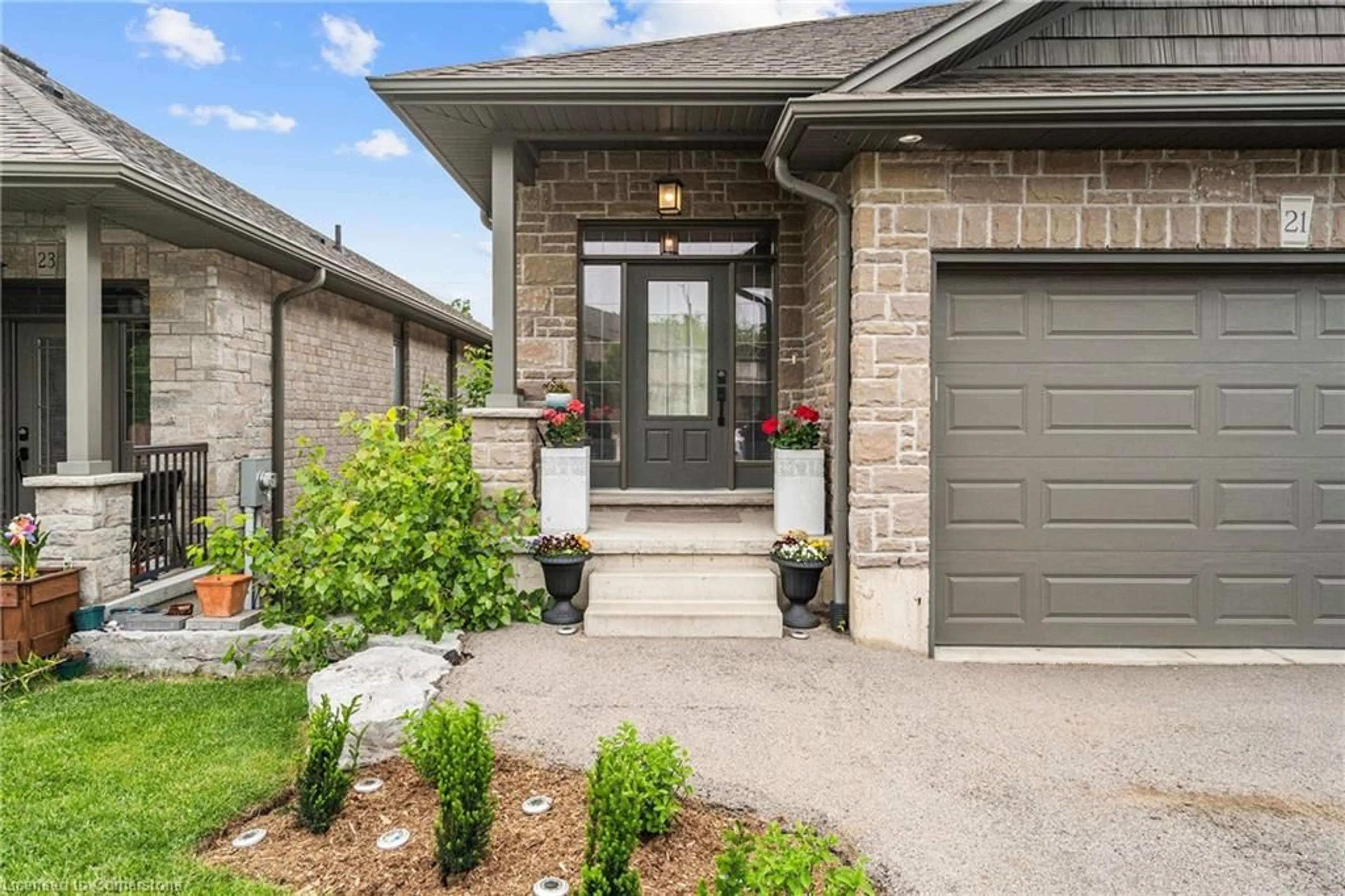 Home with brick exterior material, street for 21 Balmoral St, Paris Ontario N3L 1P2