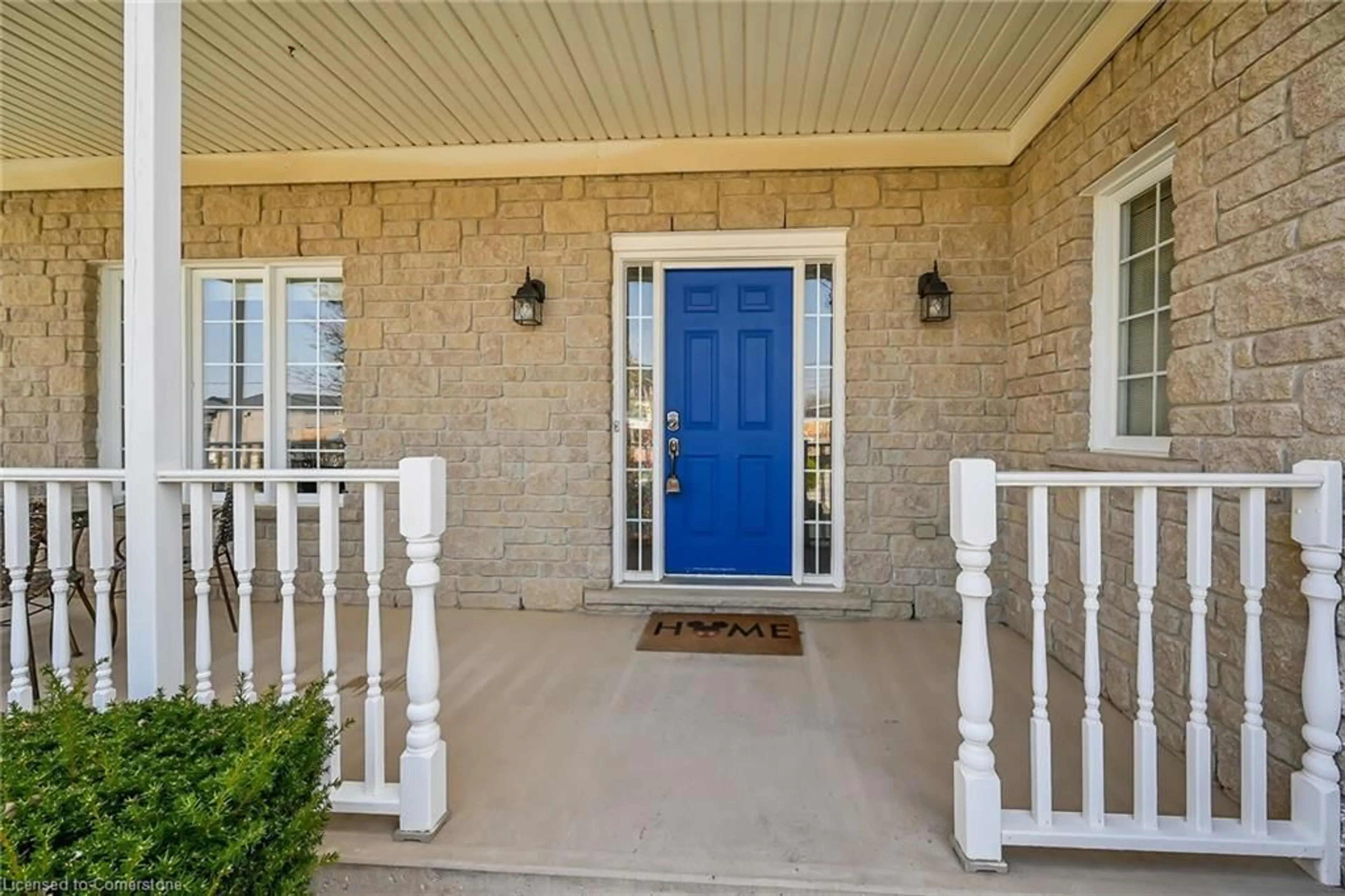 Indoor entryway for 4039 Mountain St, Beamsville Ontario L0R 1B7