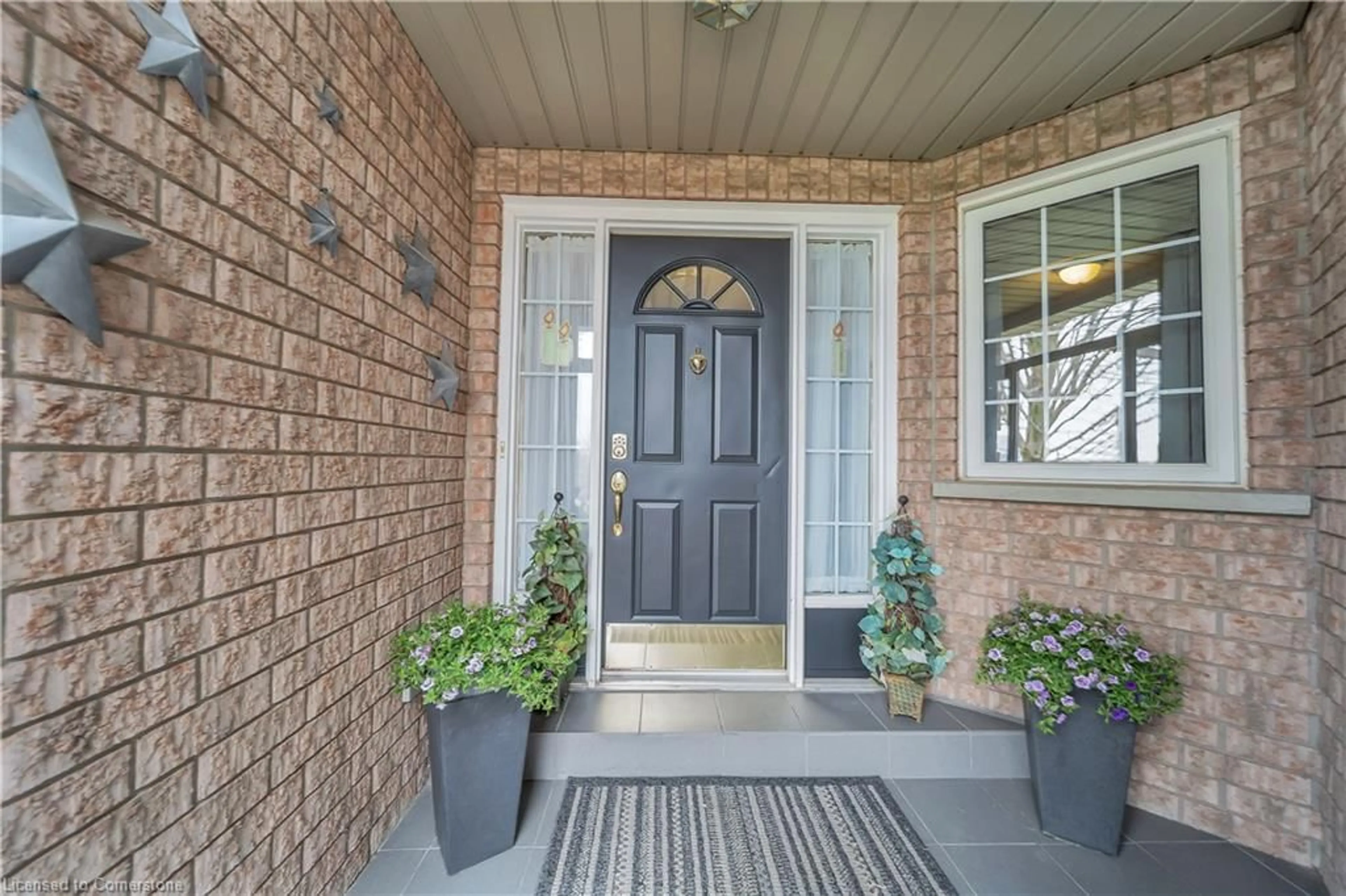 Indoor entryway for 789 Brock St, Listowel Ontario N4W 3T4