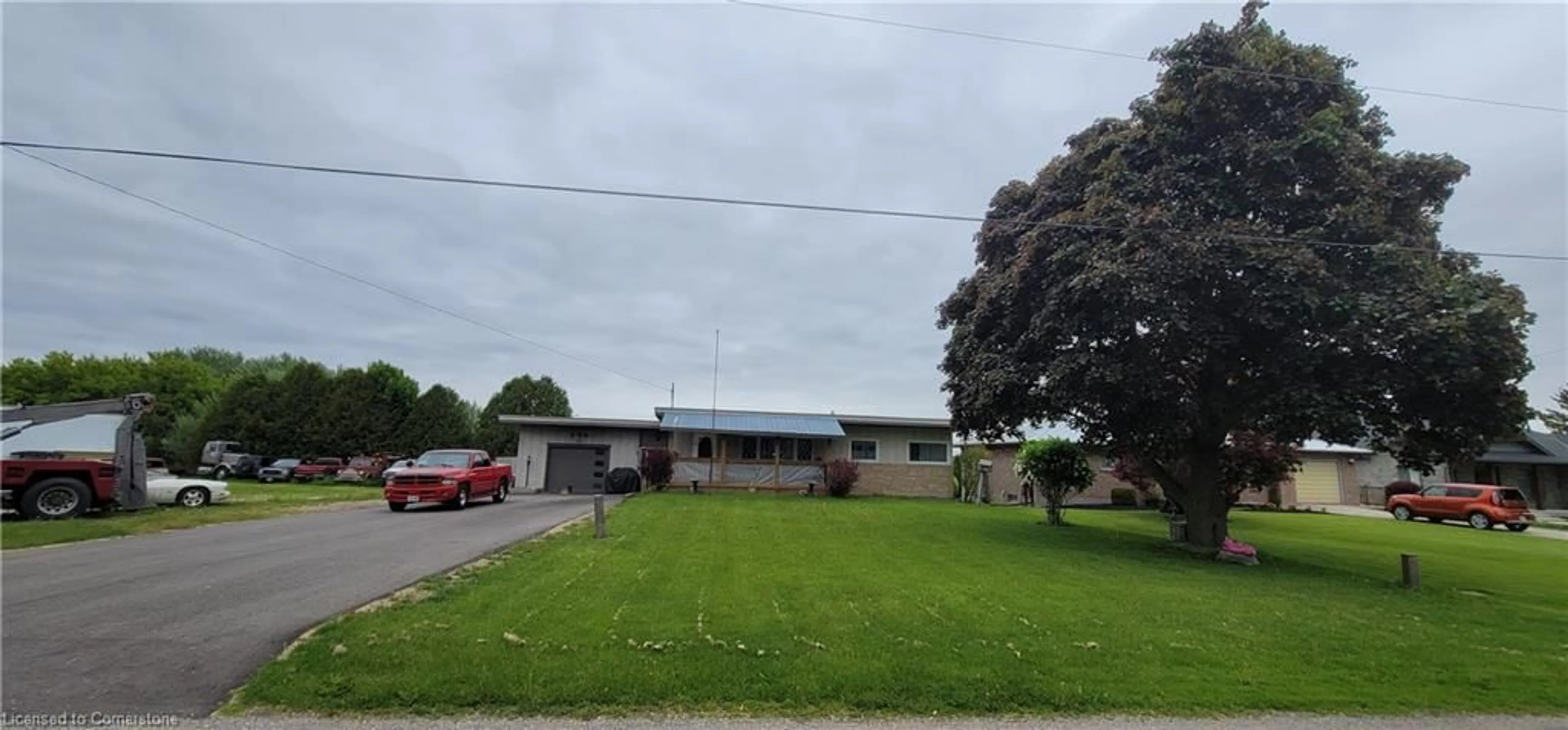 A pic from outside/outdoor area/front of a property/back of a property/a pic from drone, building for 253 Talbot St, Courtland Ontario N0J 1E0