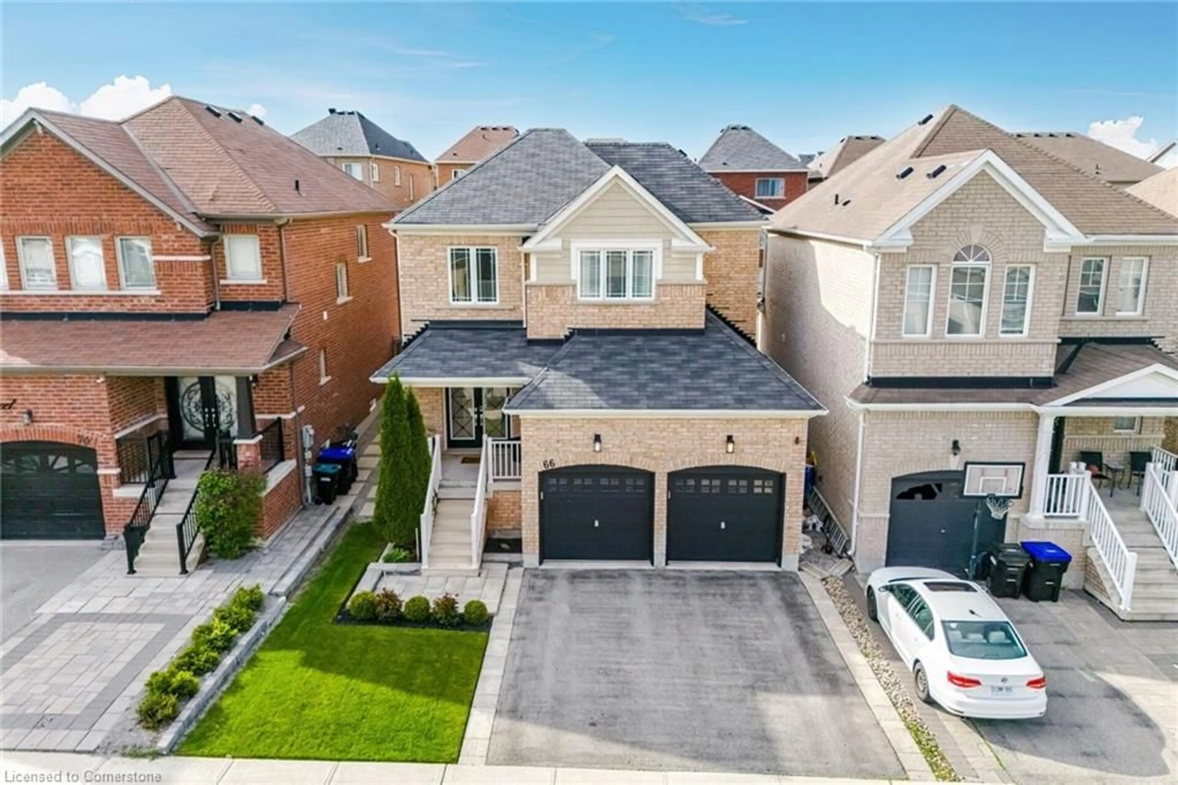 A pic from outside/outdoor area/front of a property/back of a property/a pic from drone, street for 66 Slack St, Bradford Ontario L3Z 0S5