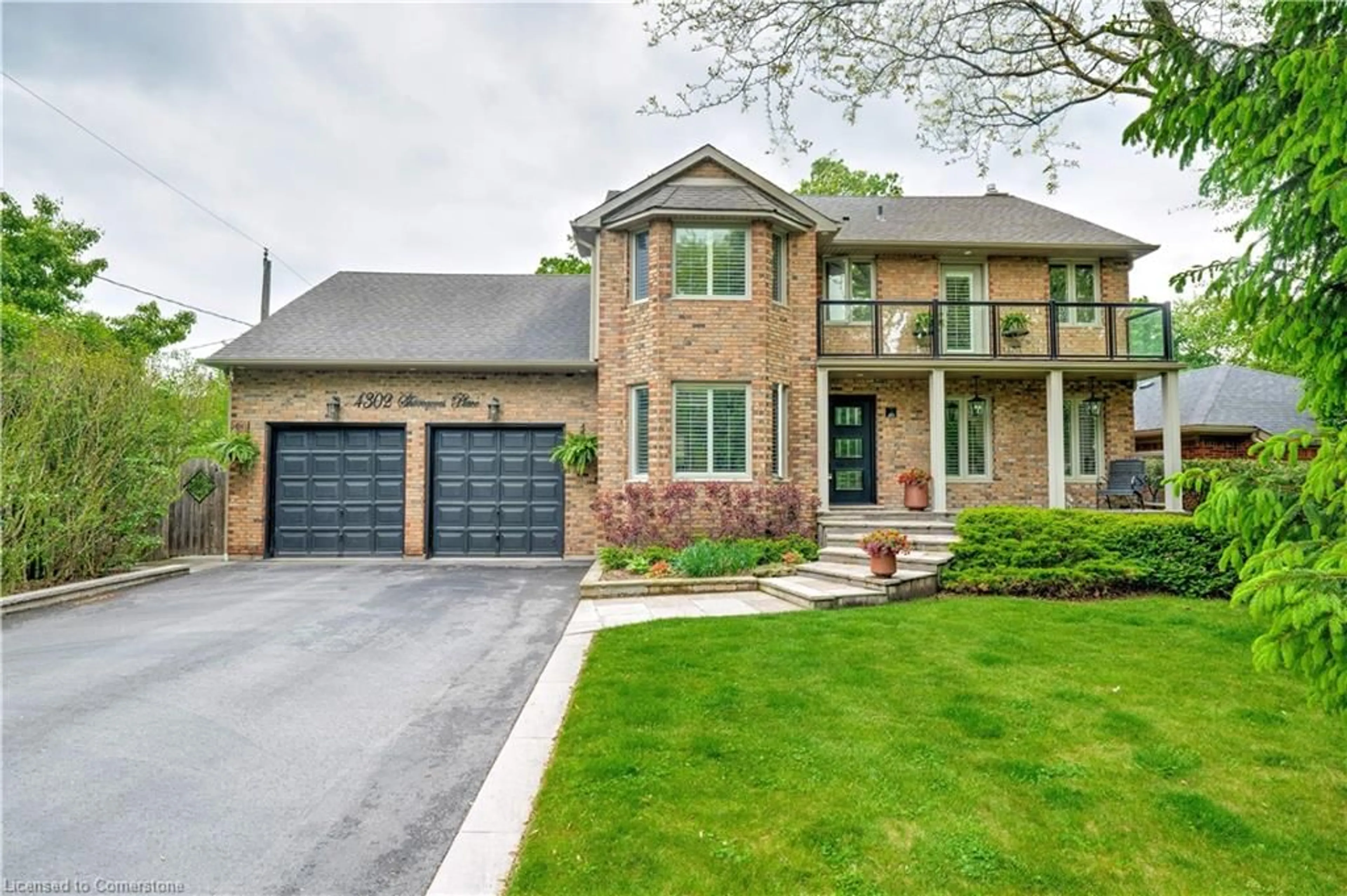 Home with brick exterior material, street for 4302 Shoreacres Pl, Burlington Ontario L7L 5N1