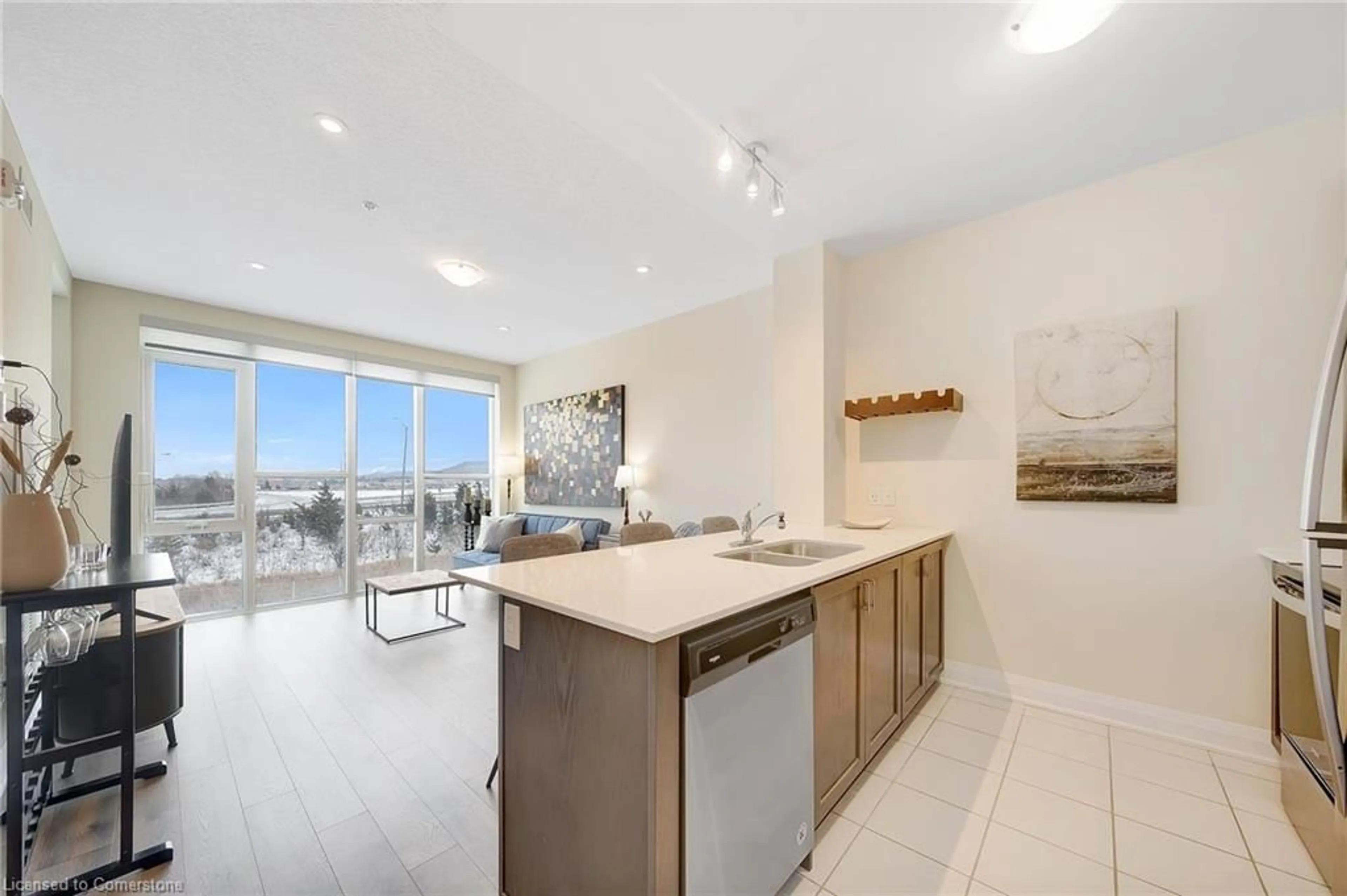 Open concept kitchen, unknown for 16 Concord Pl #317, Grimsby Ontario L3M 4E8