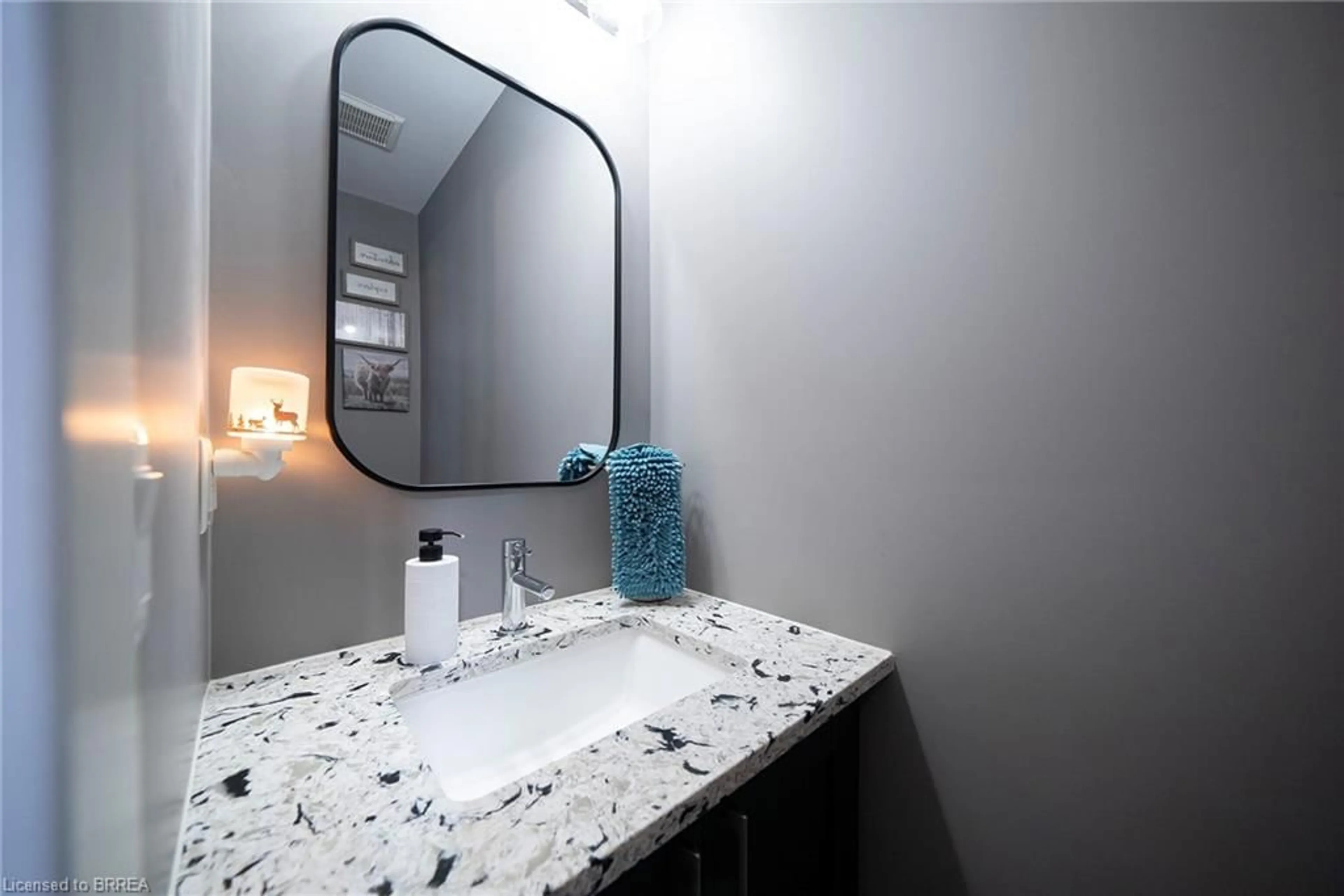 Standard bathroom, ceramic/tile floor for 166 King St, Burford Ontario N0E 1A0