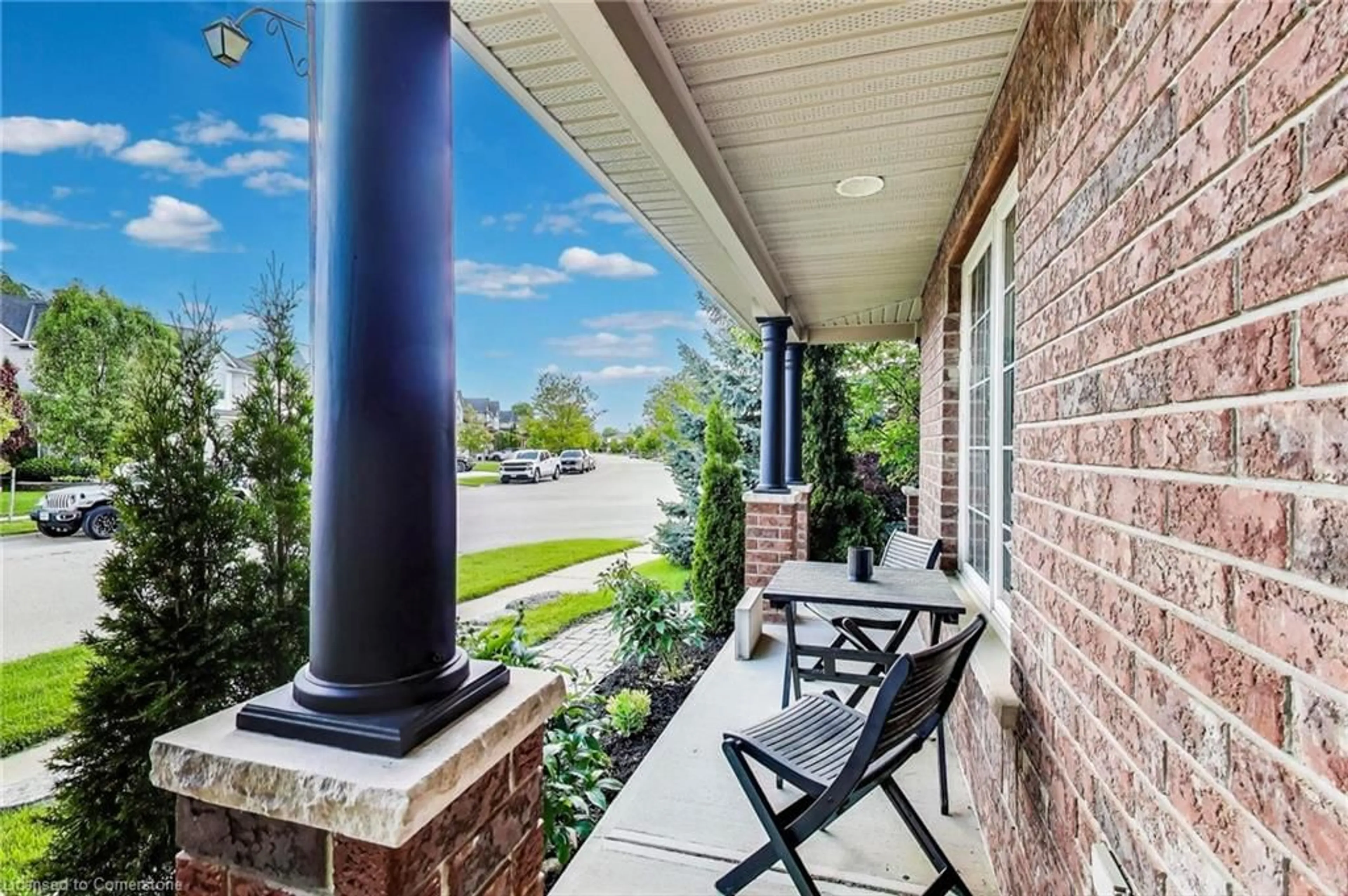 Patio, street for 570 New Bedford Dr, Waterloo Ontario N2K 4M7